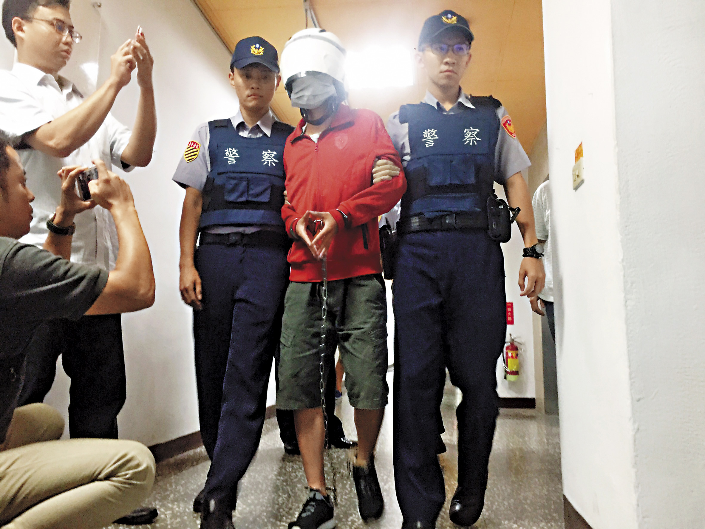 凶手陳致綸受高人指點，犯案後自行投案，還有律師等著為他辯護。