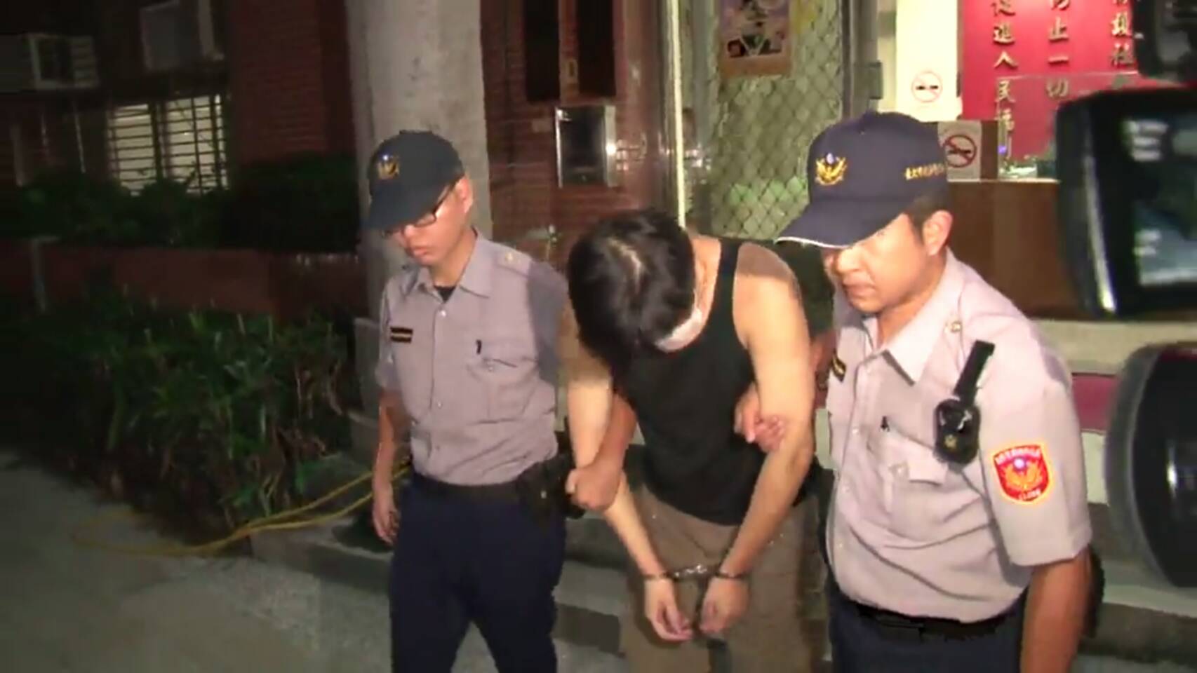 王姓姪子被警方依殺人罪移送地檢署。（圖翻攝畫面）