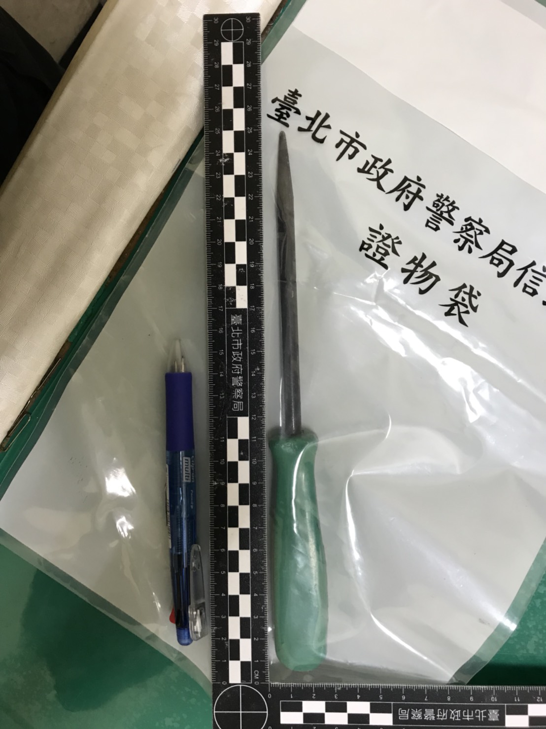 王姓姪子就是拿這把冰錐刺殺叔叔。（圖翻攝畫面）