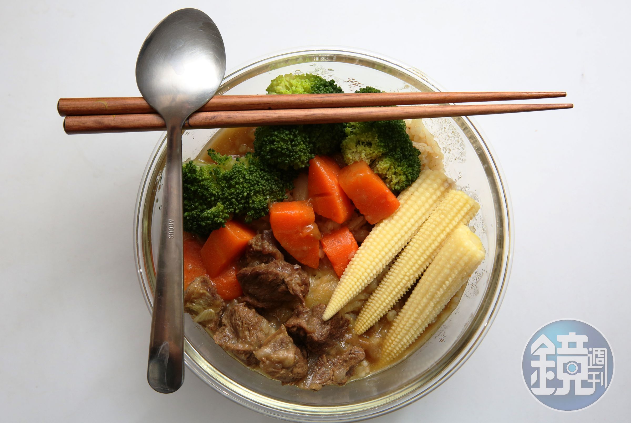 鍵人的午餐是妻子做的咖哩飯，成本不到50元。