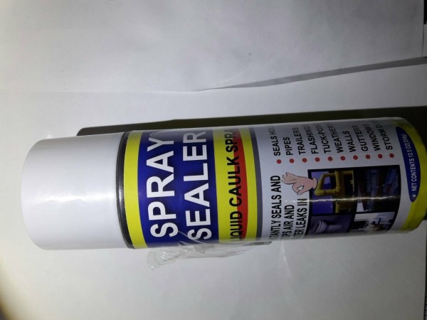警方在王嫌住處搜出作案用的塑鋼噴漆。