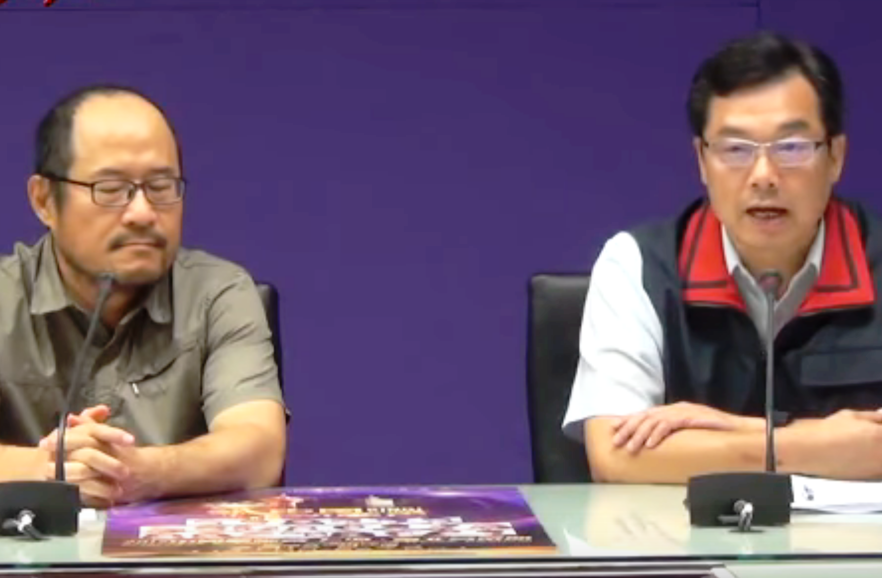 北市警察局副局長林順家（右）上午召開記者會，針對警方所屬單位未積極辦案祭出記過、調職等處分。