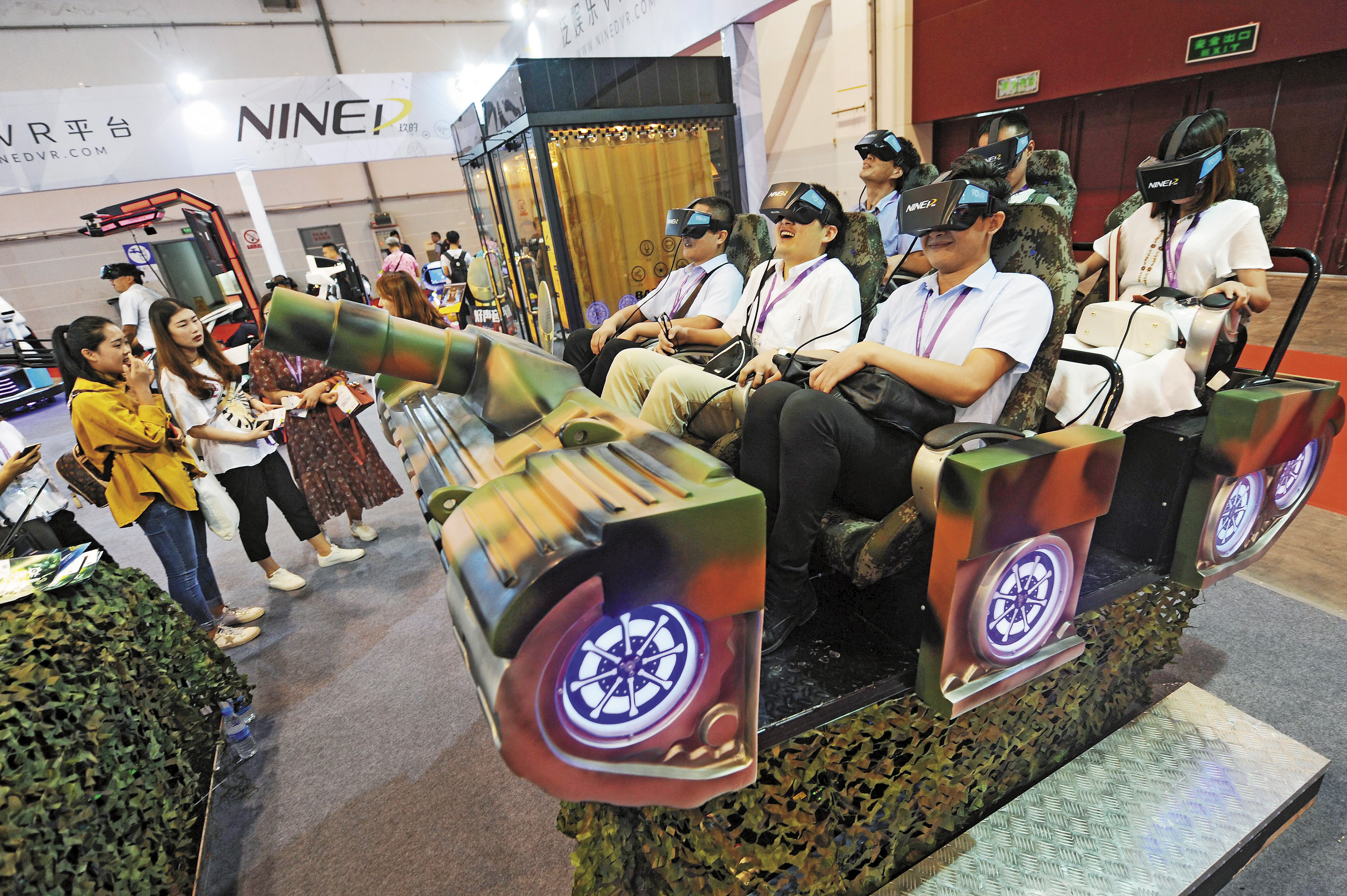 中國高科技技術不如西方是事實，但中國有錢，除用高薪挖角外，各式國家主權基金也專門併購海外高科技產業，可以預見科技業將是A股火紅族群。（東方IC）