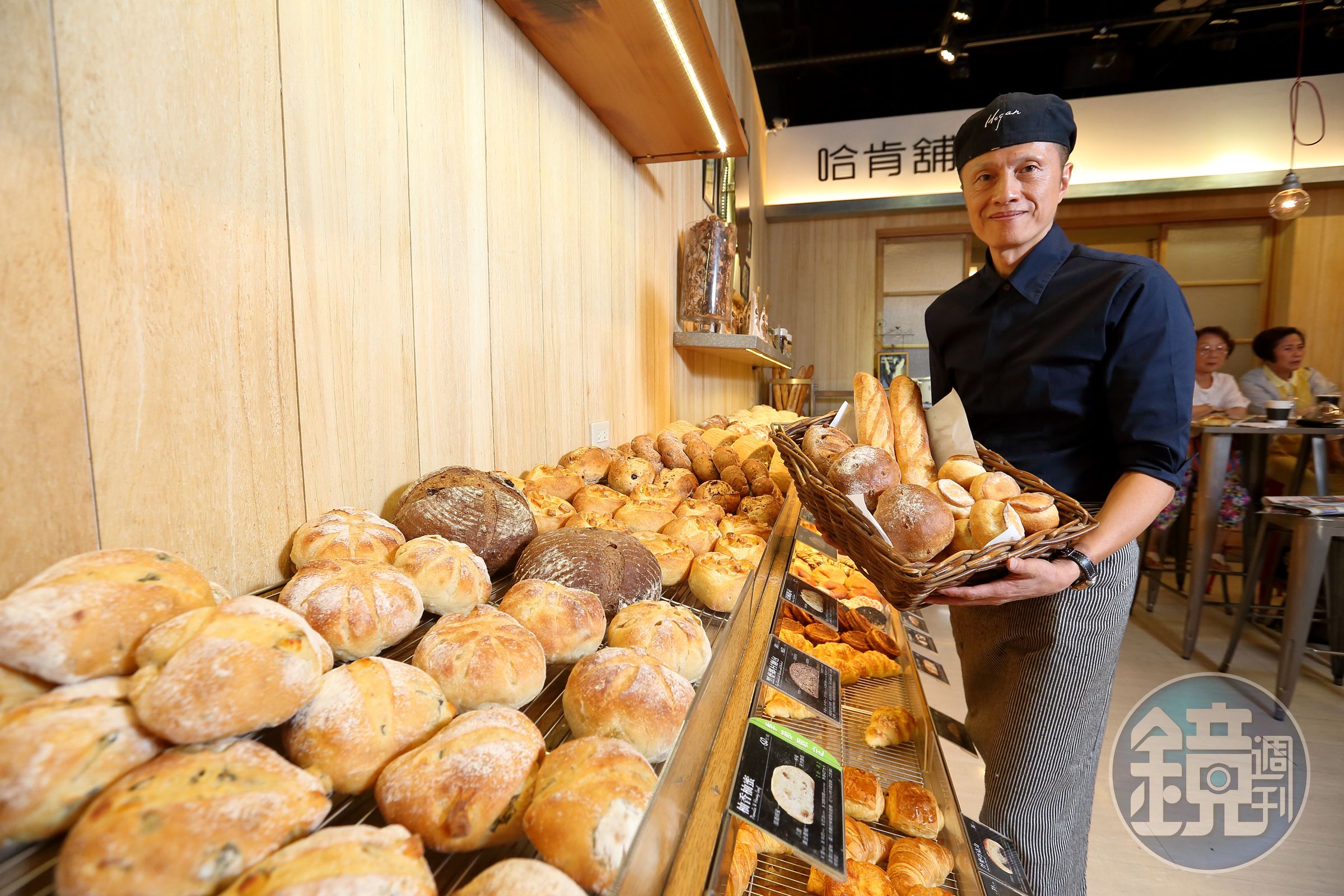 別人開店，可能看10個點就會決定，黃銘誠看100家才會決定。