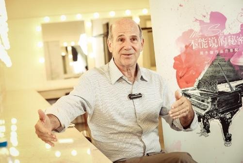 藝術總監Don Frantz認為不論作品行銷何處，故事內容必需接地氣，改編成符合當地的版本。