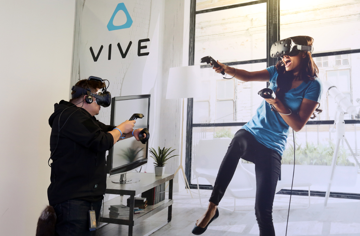 宏達電出售替Google代工手機的研發部門，董事長王雪紅看好VR市場。