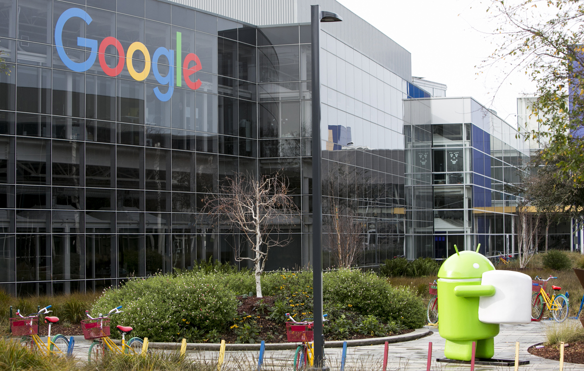 從台灣挖角人才,Google不只拿出重金禮聘,還願意幫忙辦綠卡。(東方IC)