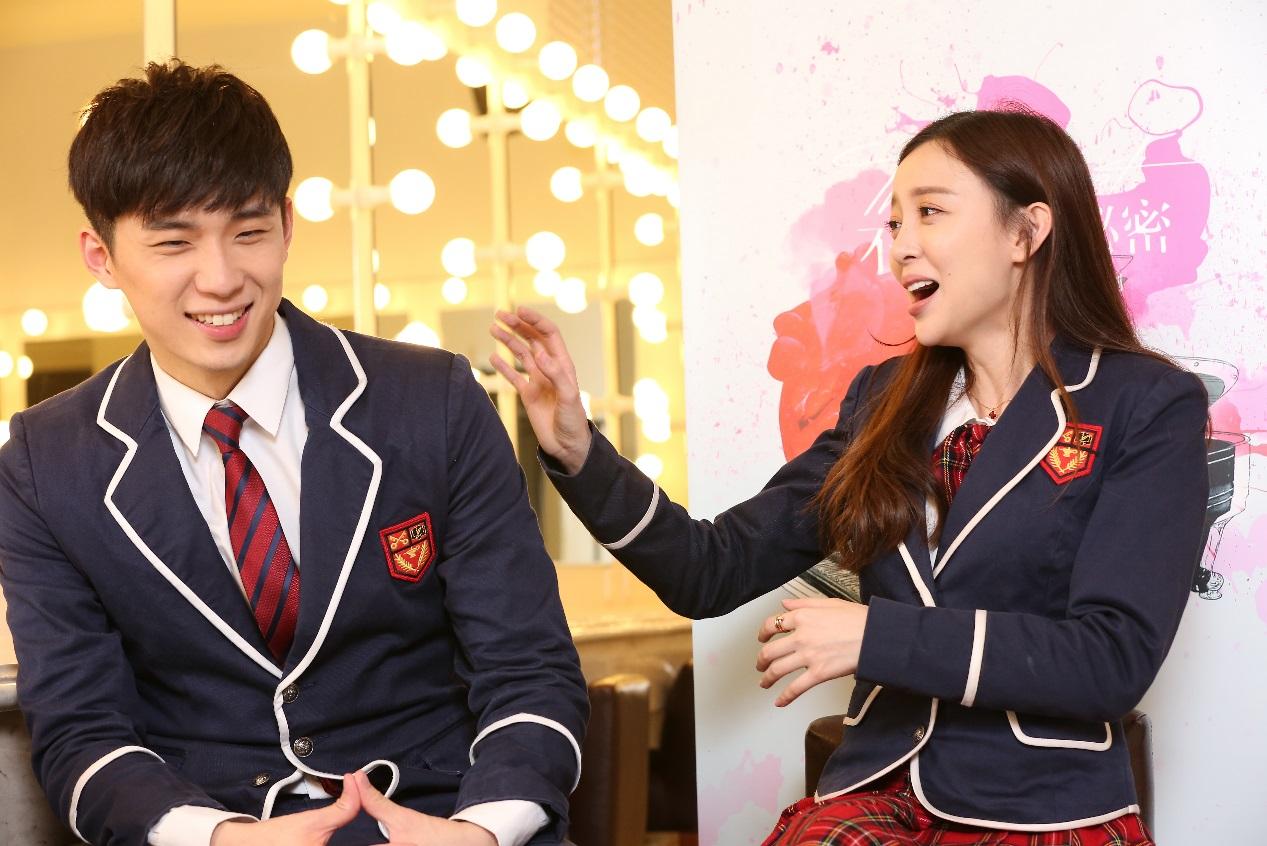 曹楊（左）、汪小敏合作音樂劇《不能說的祕密》累積百場吻戲，提起練習過程兩人仍害羞臉紅。