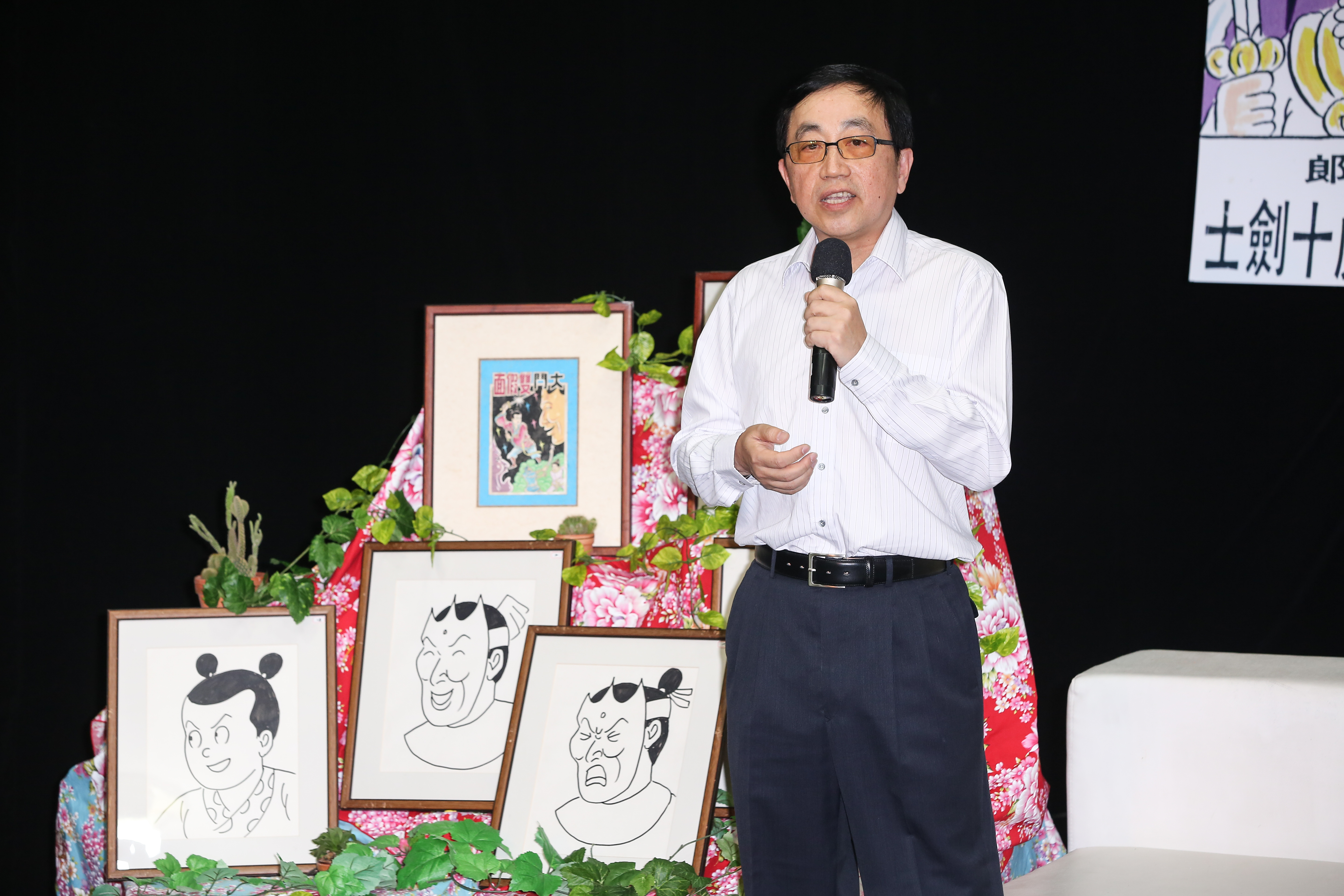 《諸葛四郎》作者葉宏甲的兒子葉佳龍希望藉舞台劇，榮耀給作畫賺曲微薄稿費辛苦養大他們的父母親。