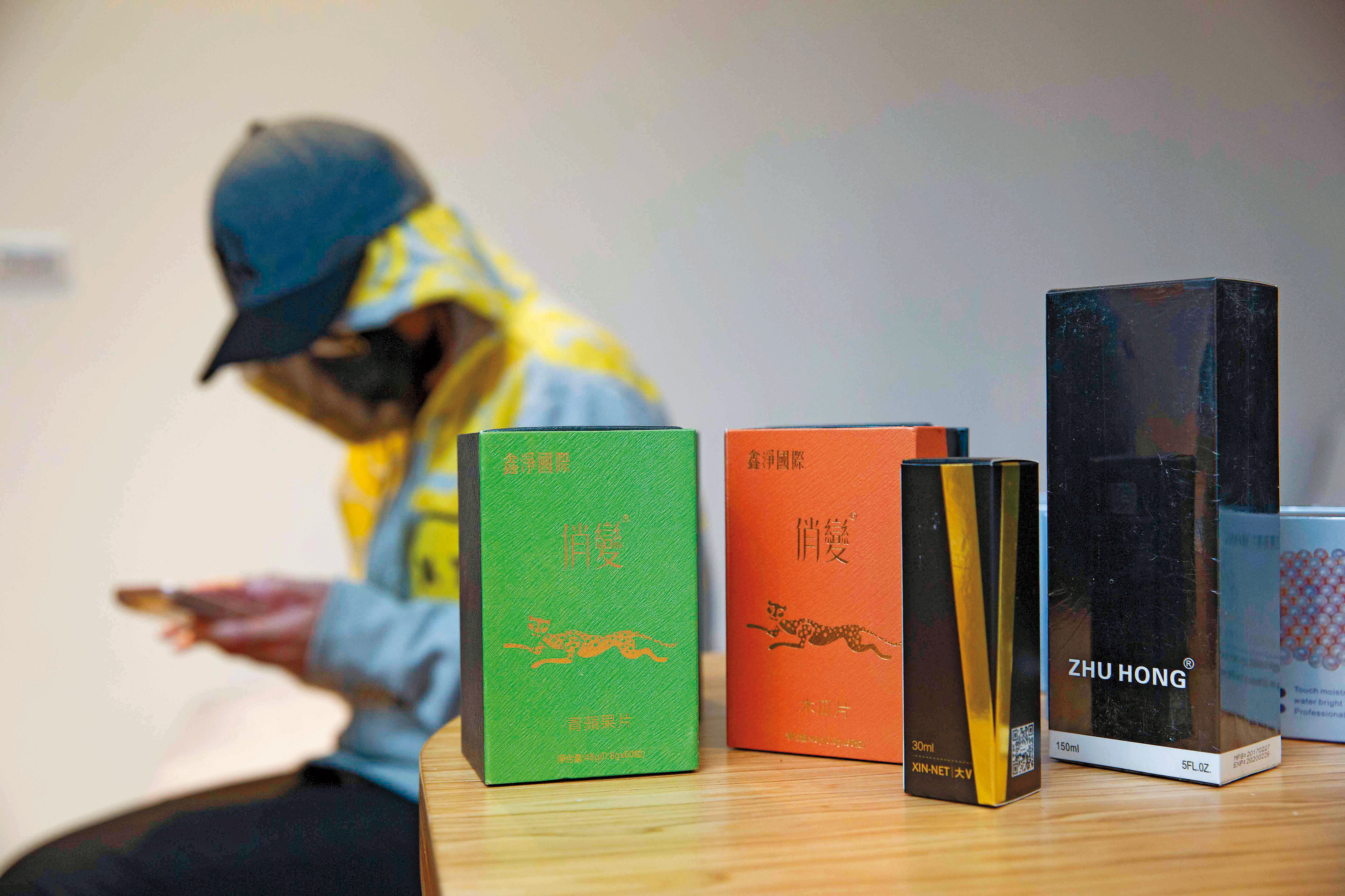 陳太太透過手機通訊軟體，看到朋友分享心得，心動購買微商產品，沒想到吃了卻出現副作用，讓她不敢再吃。