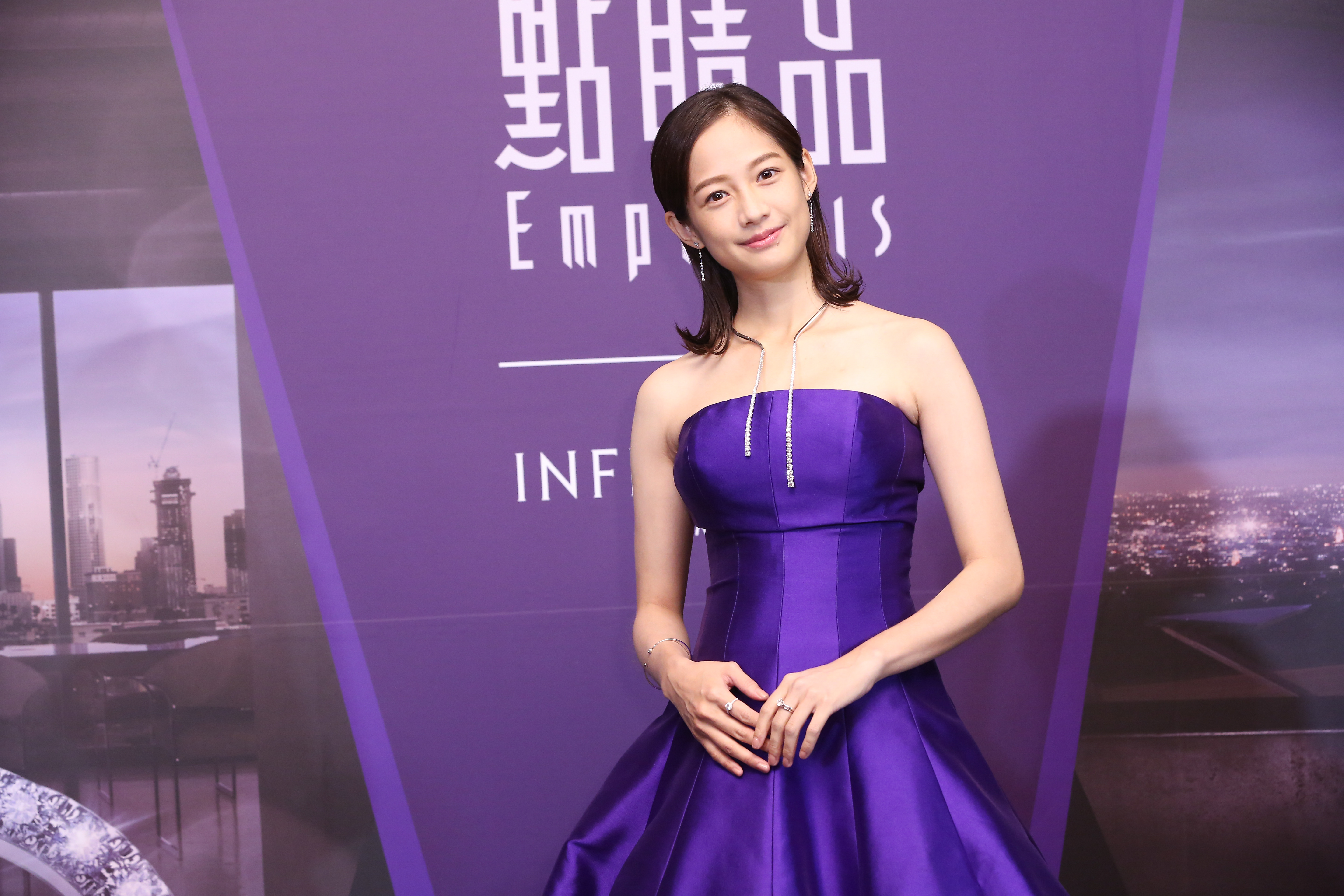 簡嫚書挺著4個月孕肚出席活動，已可明顯看出懷孕身形。