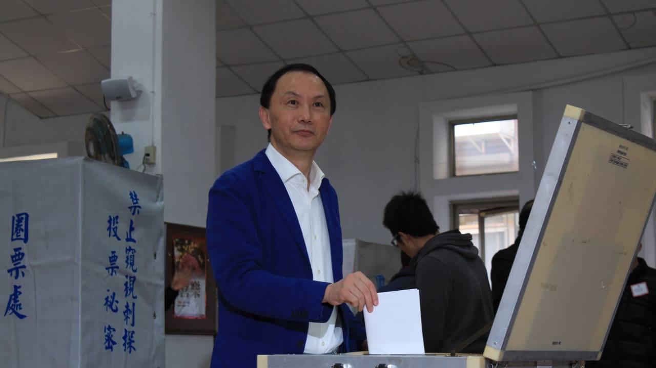 台北市議員李新,今晨驚傳從前妻住處的高樓墜下身亡。(翻攝自臉書)