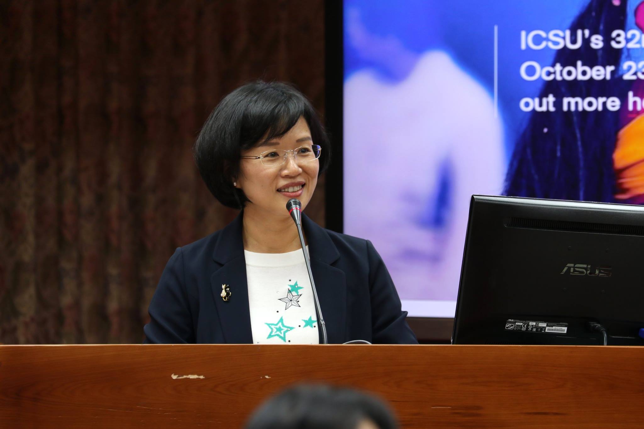 蘇巧慧等40位民進黨立委提出修憲案，要將政府體制修改為總統制。