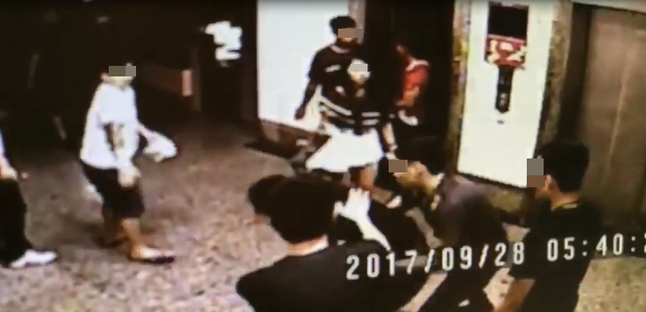 上酒店爭風吃醋，好友反目，打成一團。（警方提供）