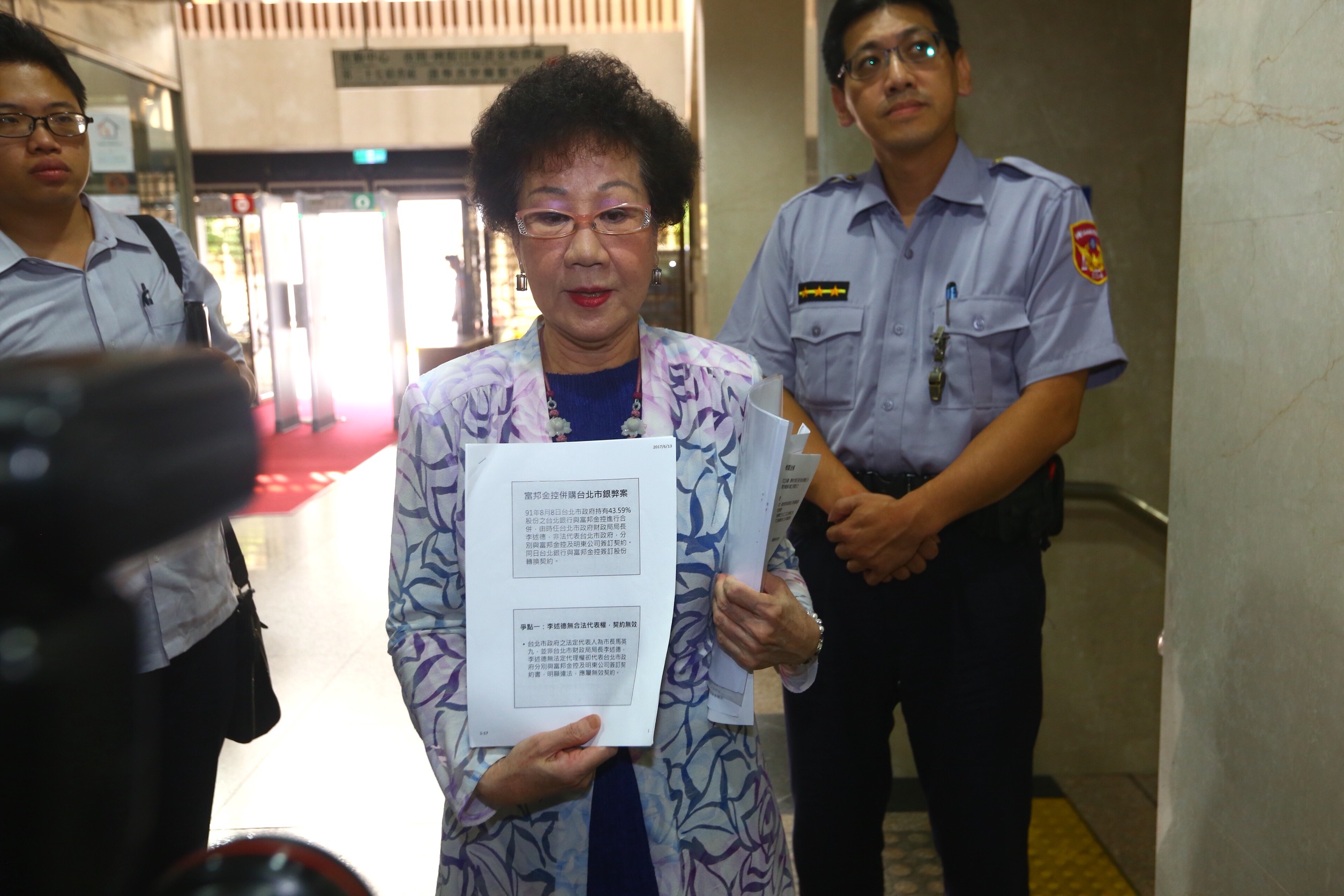 前副總統呂秀蓮告發富邦併北銀案，今首赴北檢作證。