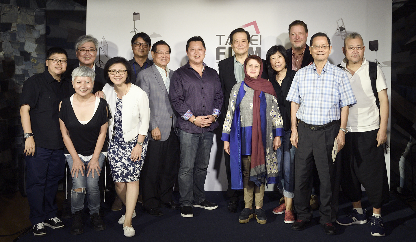 卡塔詠夏哈比（右5）與台北市電影委員會總監饒紫娟（左3）相交多年，後者常對她講述台灣的種種，讓她印象深刻。（台北市影委會提供）