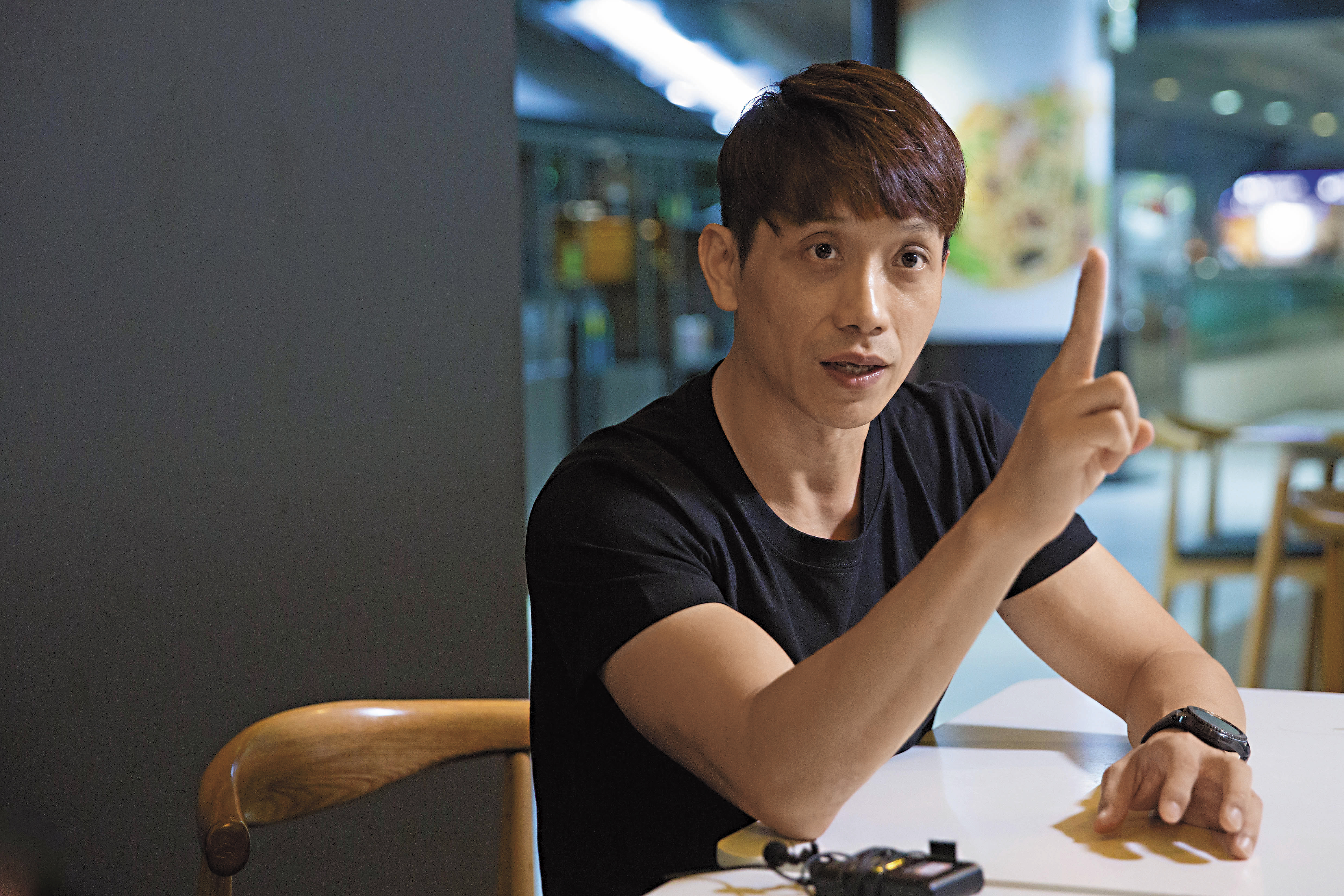 在「男孩」時代，教練林育信有「魔鬼教練」之稱，但他對選手的照顧也毫不馬虎，某程度上真的很像選手們的父親。