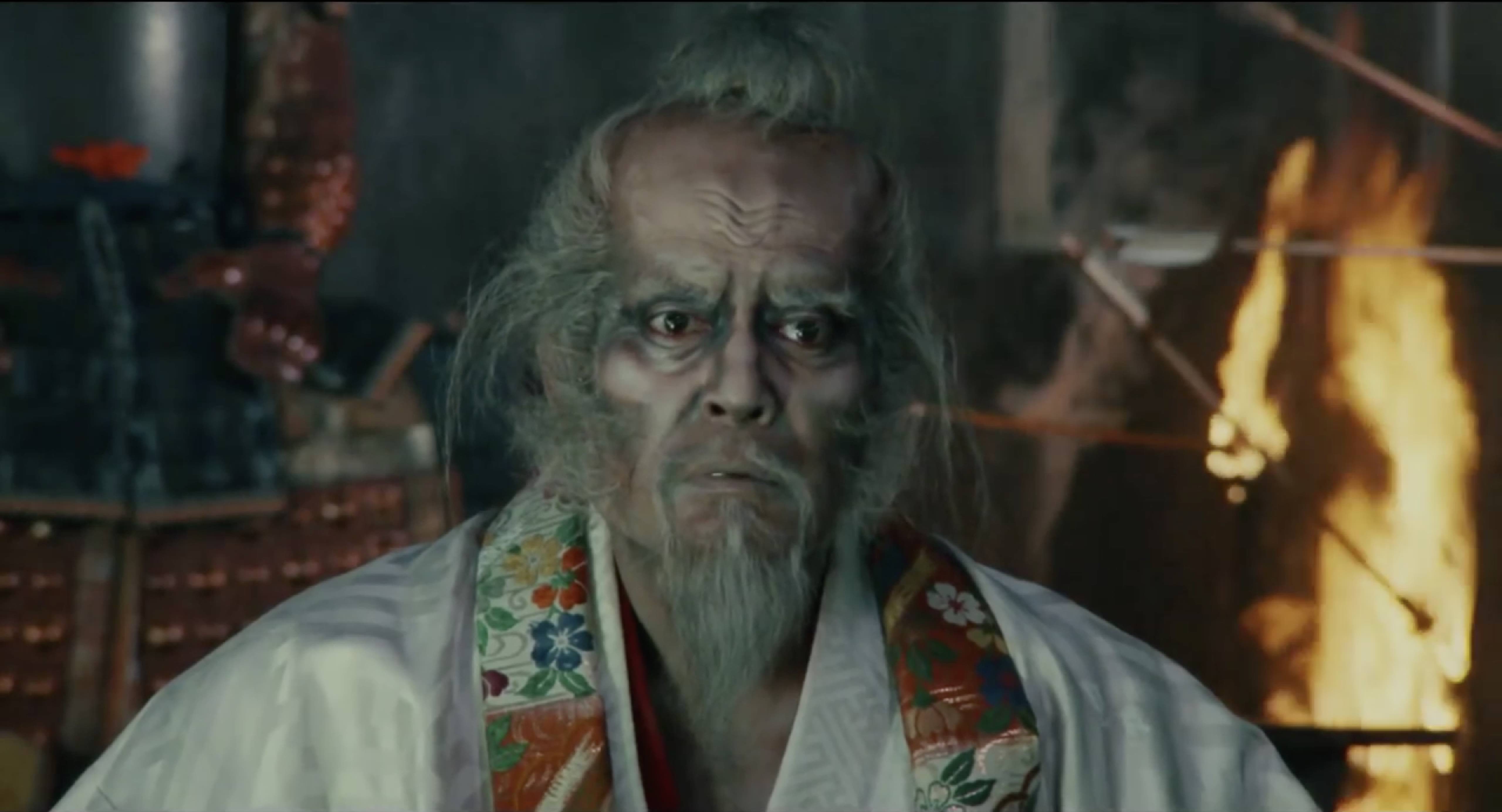 國寶級演員仲代達矢演出慘遭兒子背叛的將軍，一場他端坐大殿瀕臨發瘋邊緣，面對城池熊熊大火的戲展現了他的神級演技。（傳影互動）