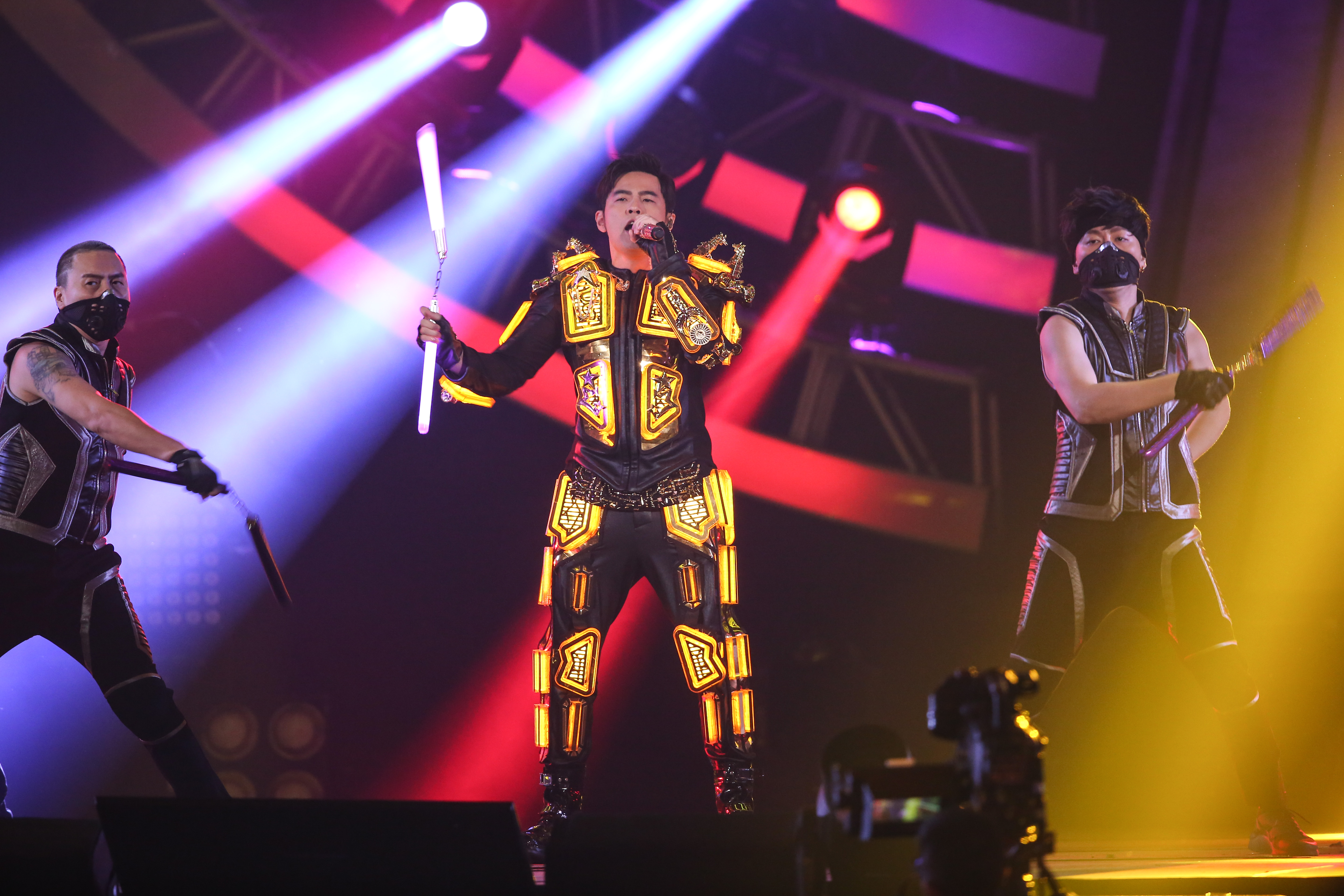 周杰倫的演唱會除了累積17年的經典歌曲，造型也帶入科技感非常前衛。