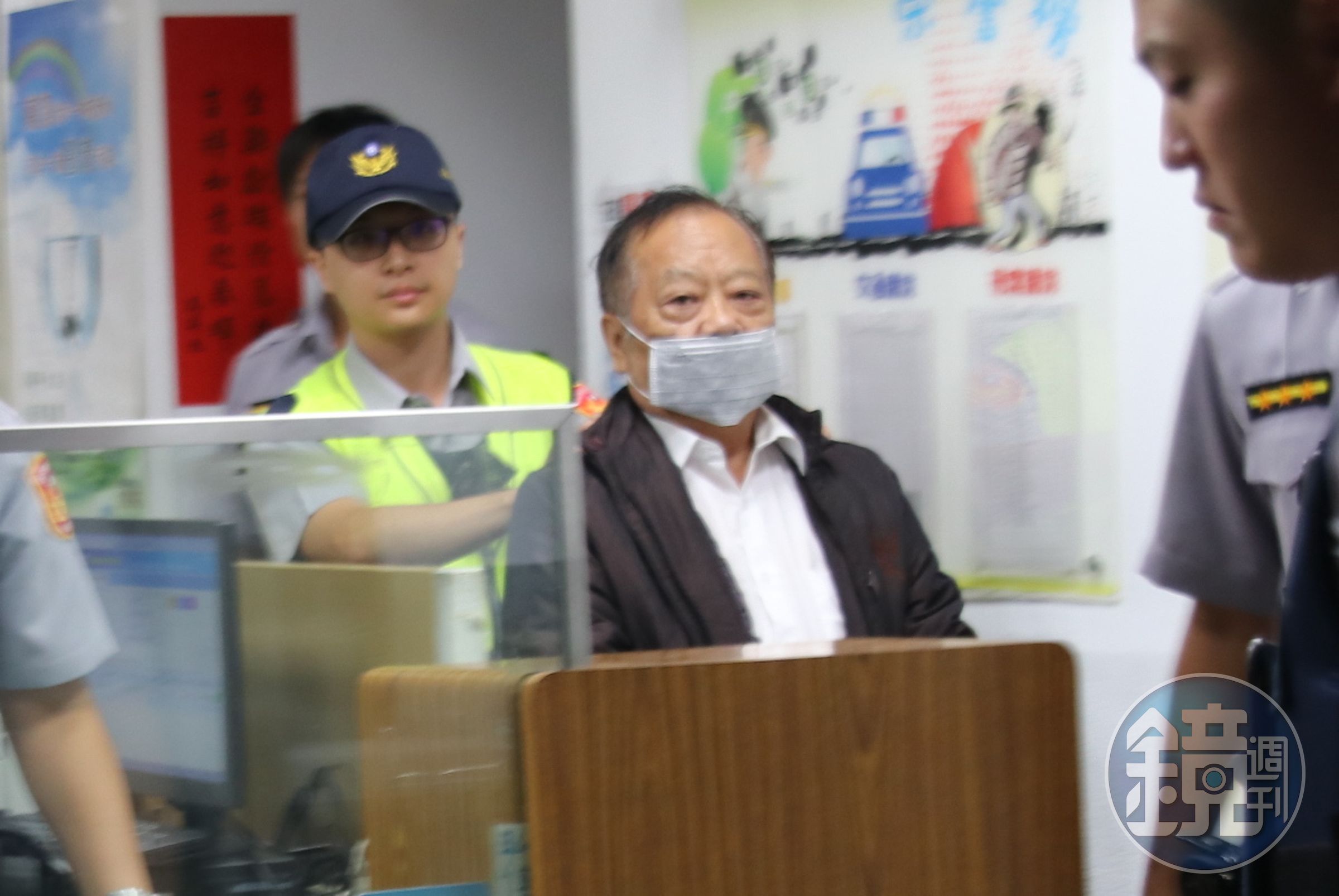 吳姓犯嫌疑因家中房產爭議，駕車埋伏高速衝撞自己的弟弟和弟媳。
