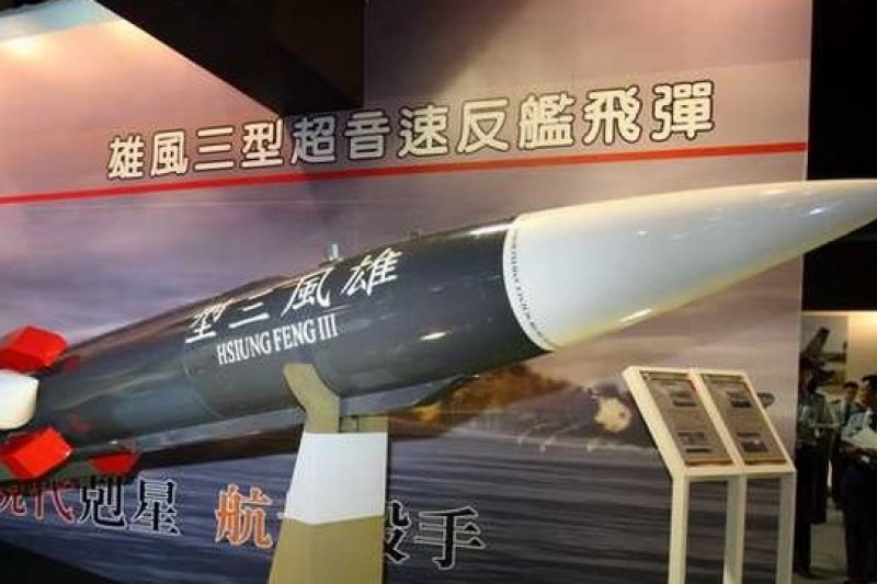 去年雄三飛彈誤射後，造成黃文忠船長死亡，黃家向國防部要求國賠精神慰撫、喪葬費、勞動損失及漁船損失，最後國防部同意賠償黃家3484萬元。（國防部提供）