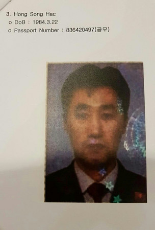 馬來西亞警方公布的照片，西蒂在柬埔寨遇見的中國人「張」實際身分是北韓特務軍官洪松學。（截取自網路）