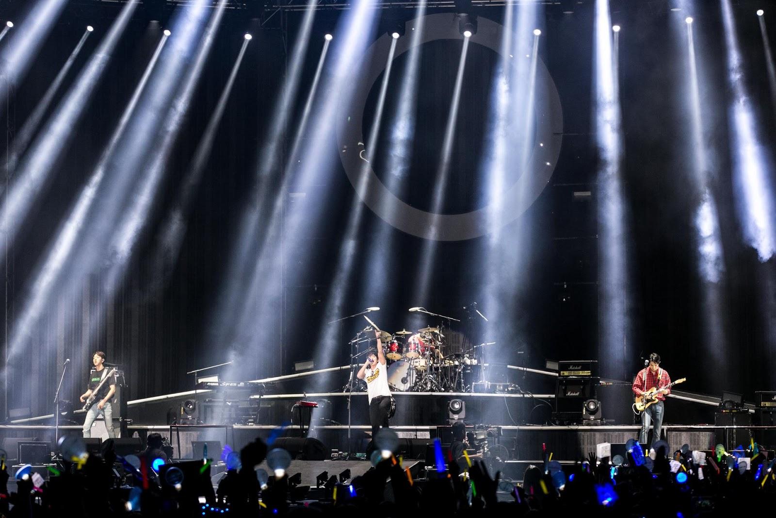 曲風搖滾的CNBLUE,2017年的亞洲巡演以台灣場畫下句點。(華納唱片、iMe娛樂提供)