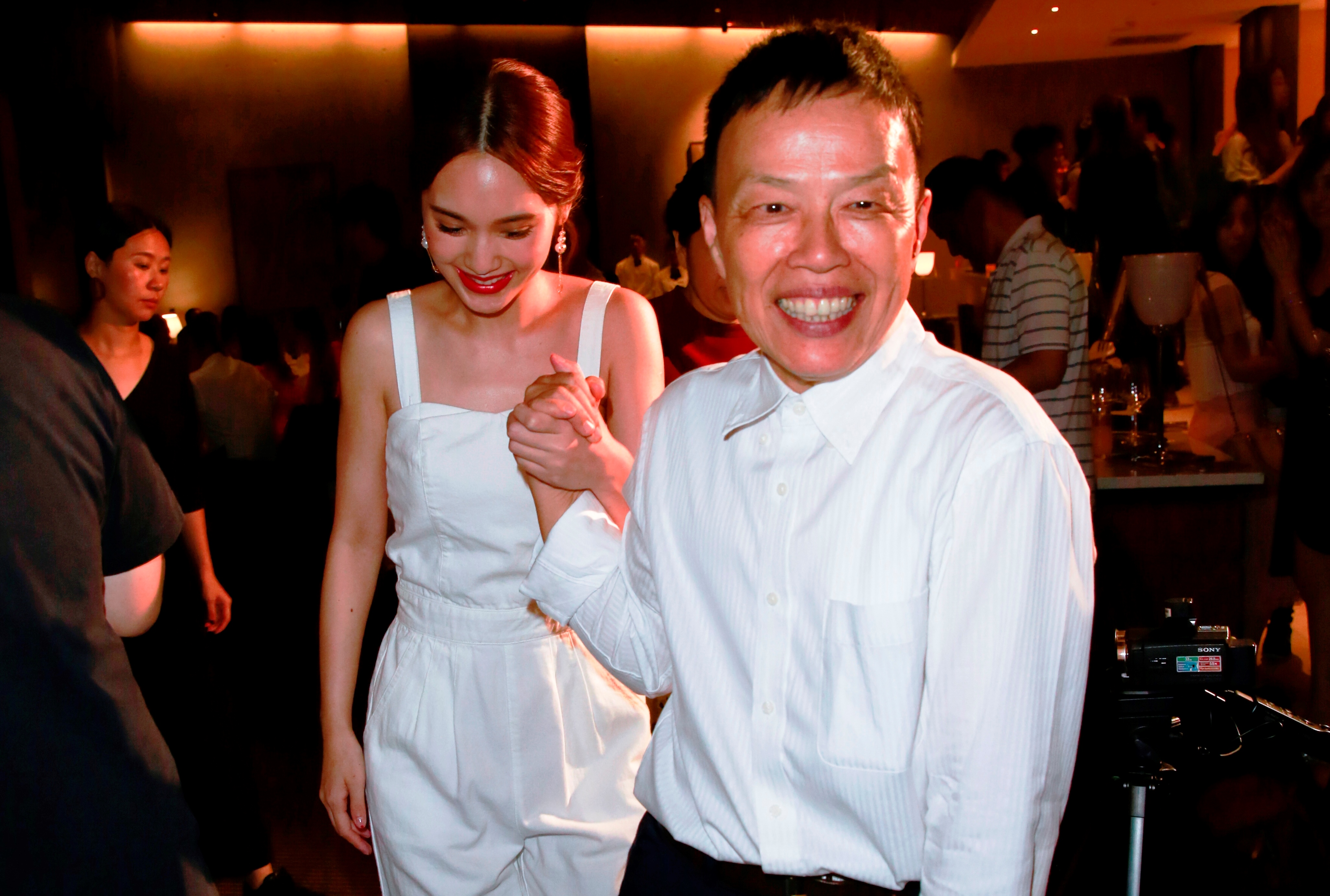 楊丞琳失落影金鐘后，心情平靜的她參加植劇場慶功宴，王小棣特別來安慰。