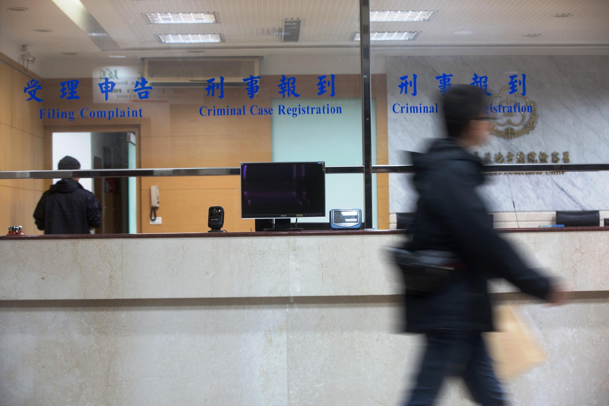 台北地檢署近來指揮調查局偵辦多起靈骨塔詐騙案,但有被害人爆料,北檢聲押的詐騙集團成員,只不過是其中一個行銷團隊。