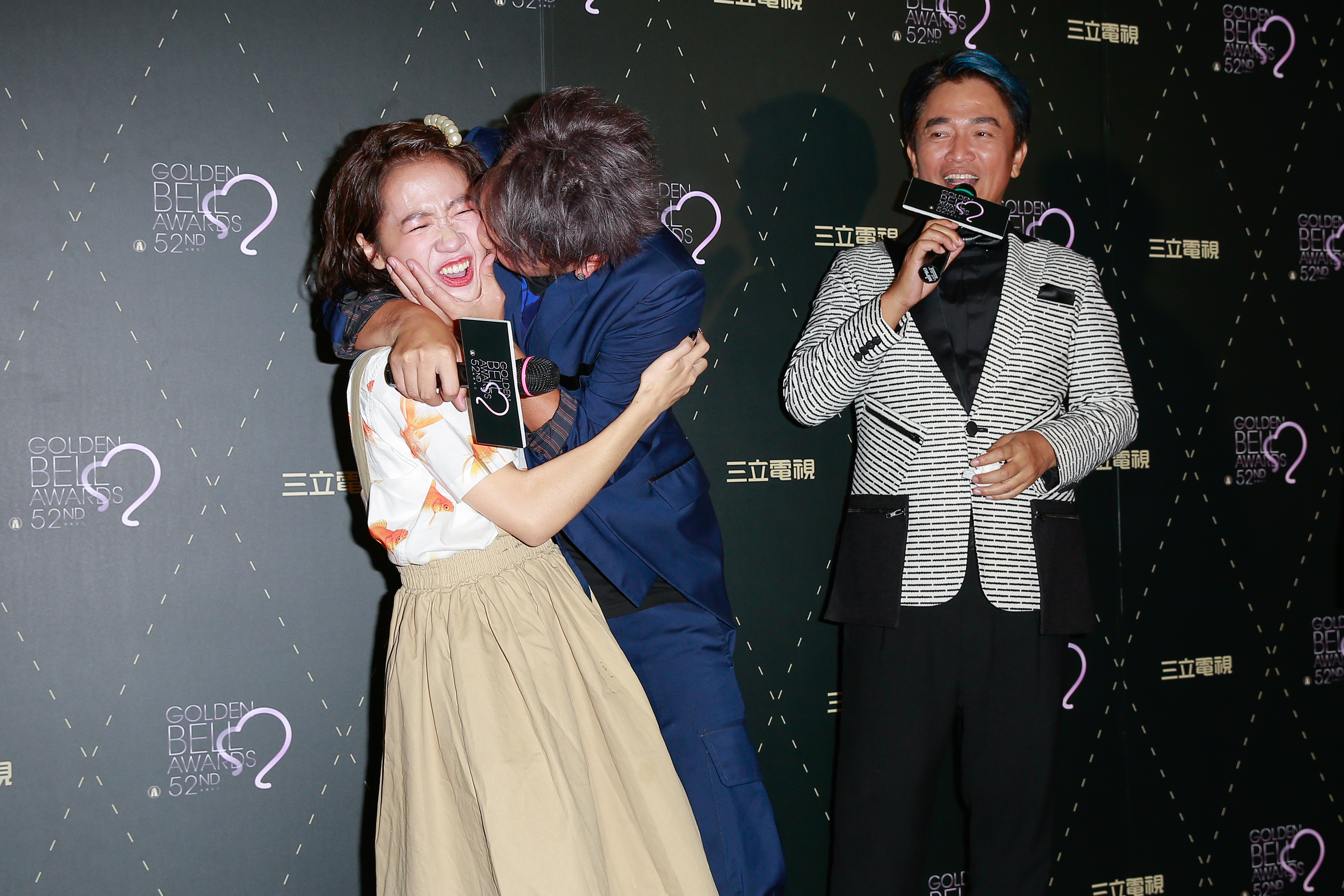 KID安慰沒得獎的LuLu方法竟是強吻,讓她臉變扭曲了。