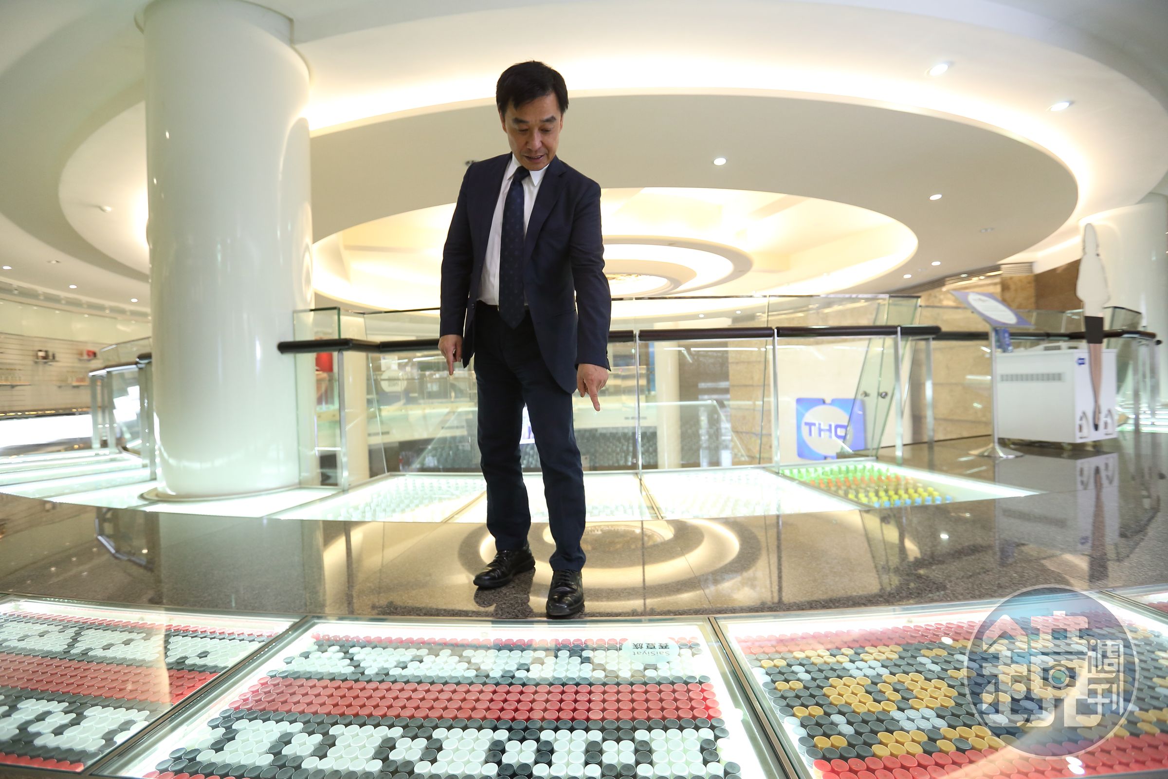 宏全國際總部1、2樓，規劃「包裝科技博物館」，其中運用瓶蓋顏色區別，拼出逾10族的台灣原住民圖騰樣式。