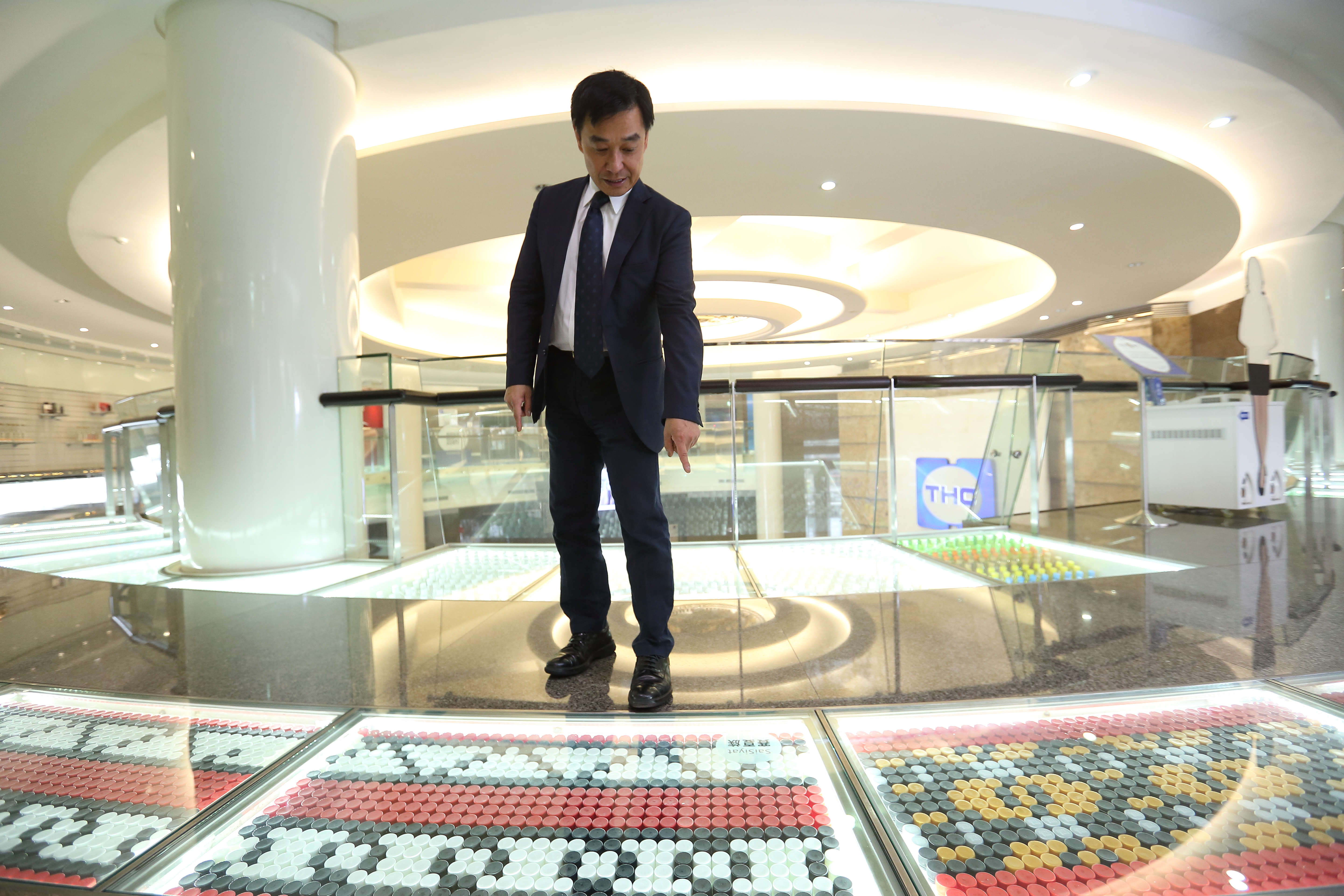 宏全國際總部1、2樓，規劃「包裝科技博物館」，其中運用瓶蓋顏色區別，拼出逾10族的台灣原住民圖騰樣式。