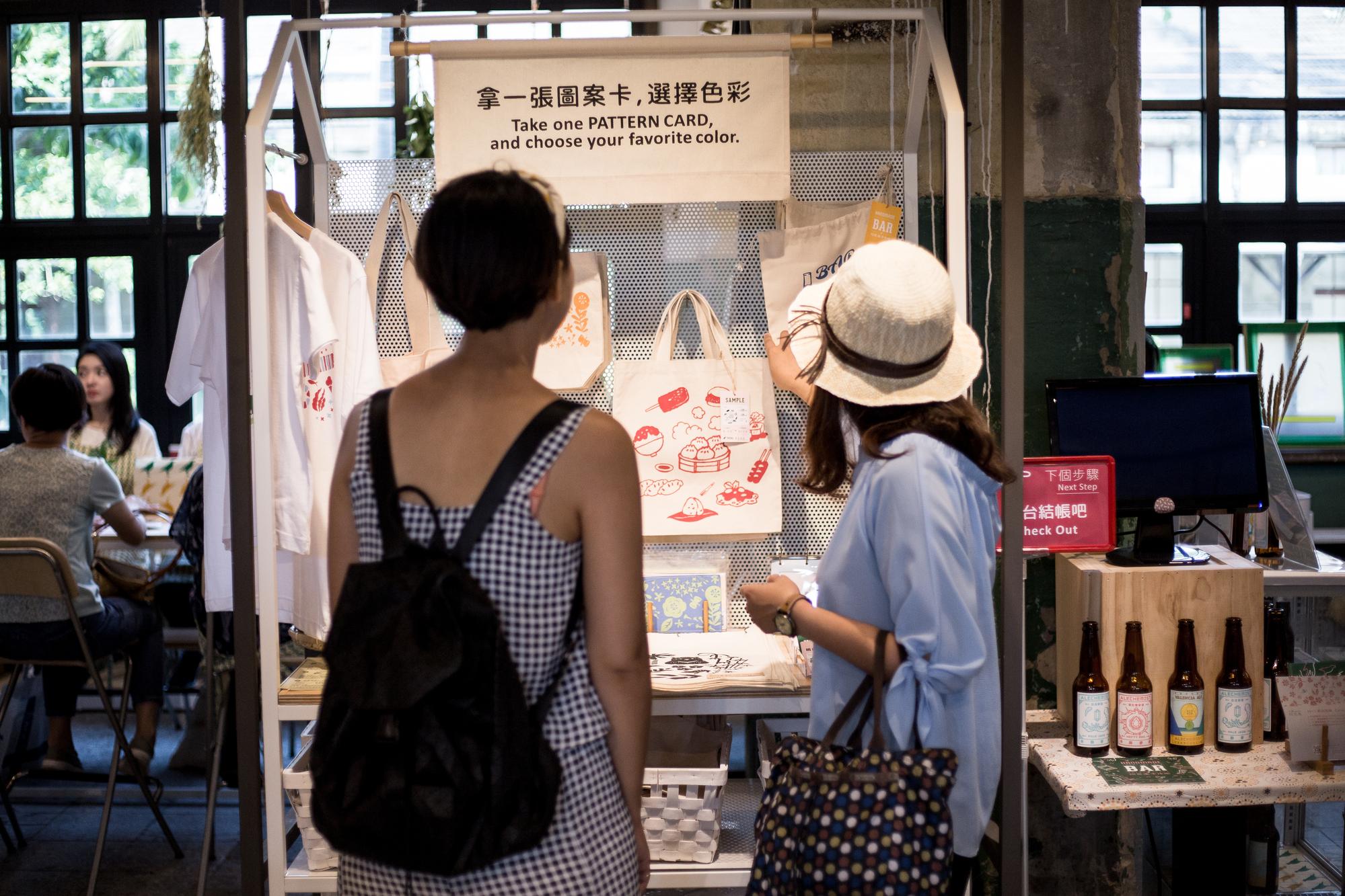 印花樂商品有不少台灣元素，頗受外國遊客喜愛。
