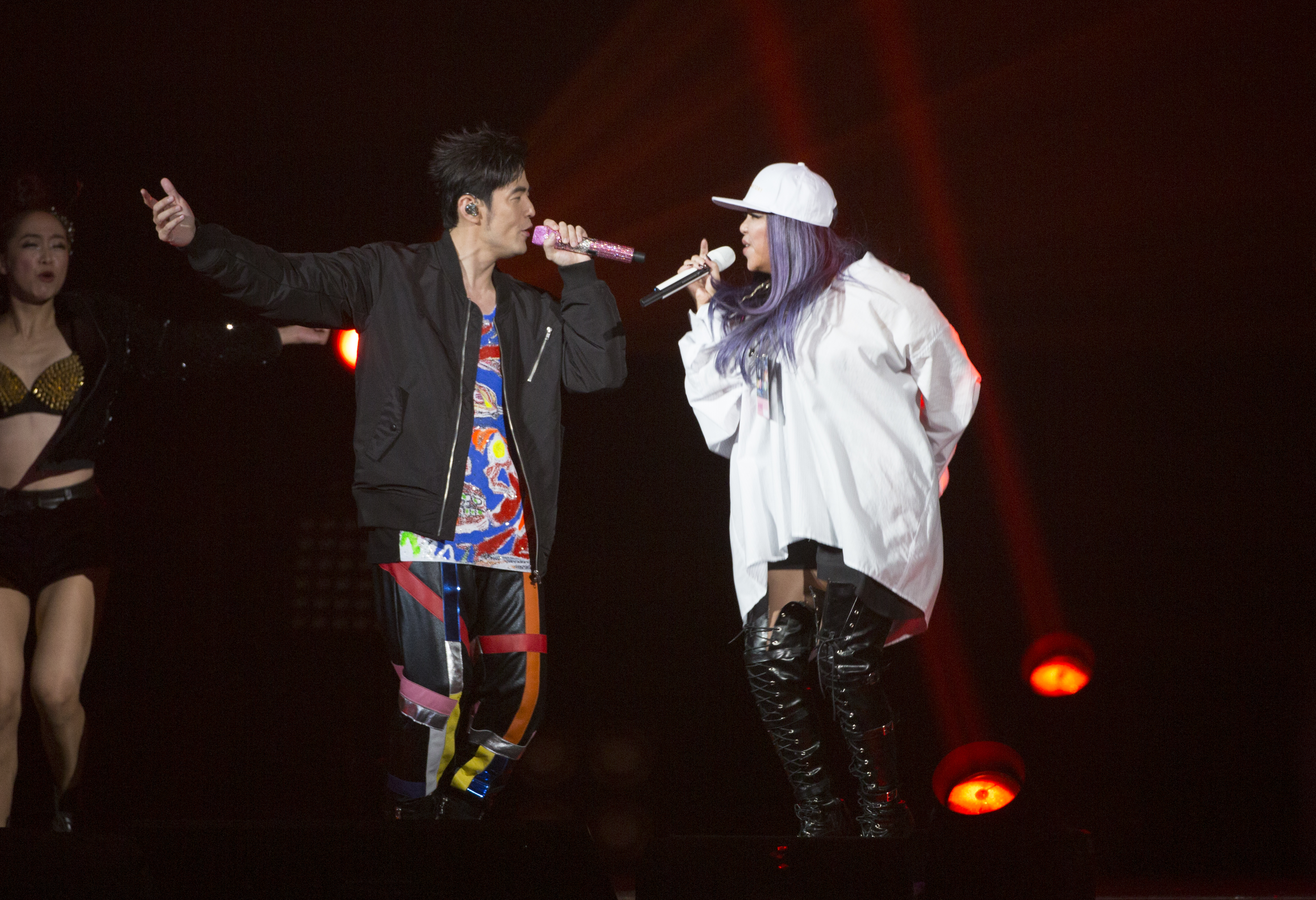 張惠妹擔任周杰倫最終場嘉賓，兩人互飆經典，阿妹還下台換衣服後繼續唱。