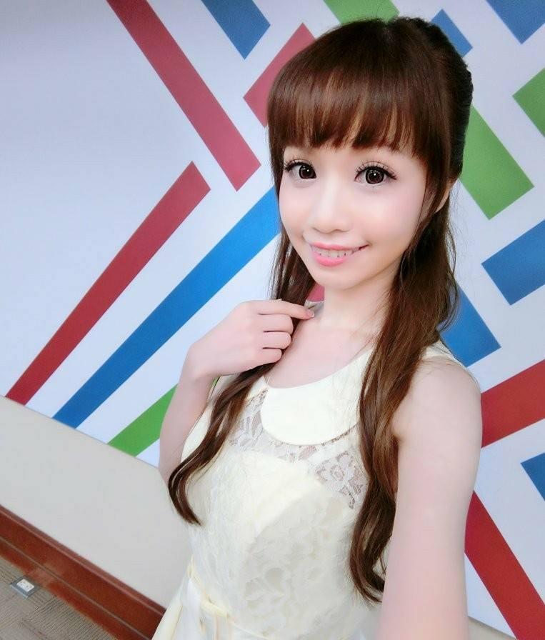 常主持動漫活動的網紅黃以安受邀主持國慶大會。(翻攝黃以安臉書)
