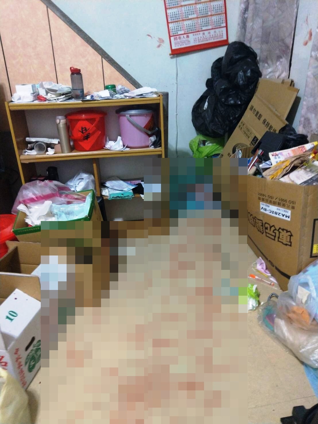 佈滿血跡的現場。(警方提供)