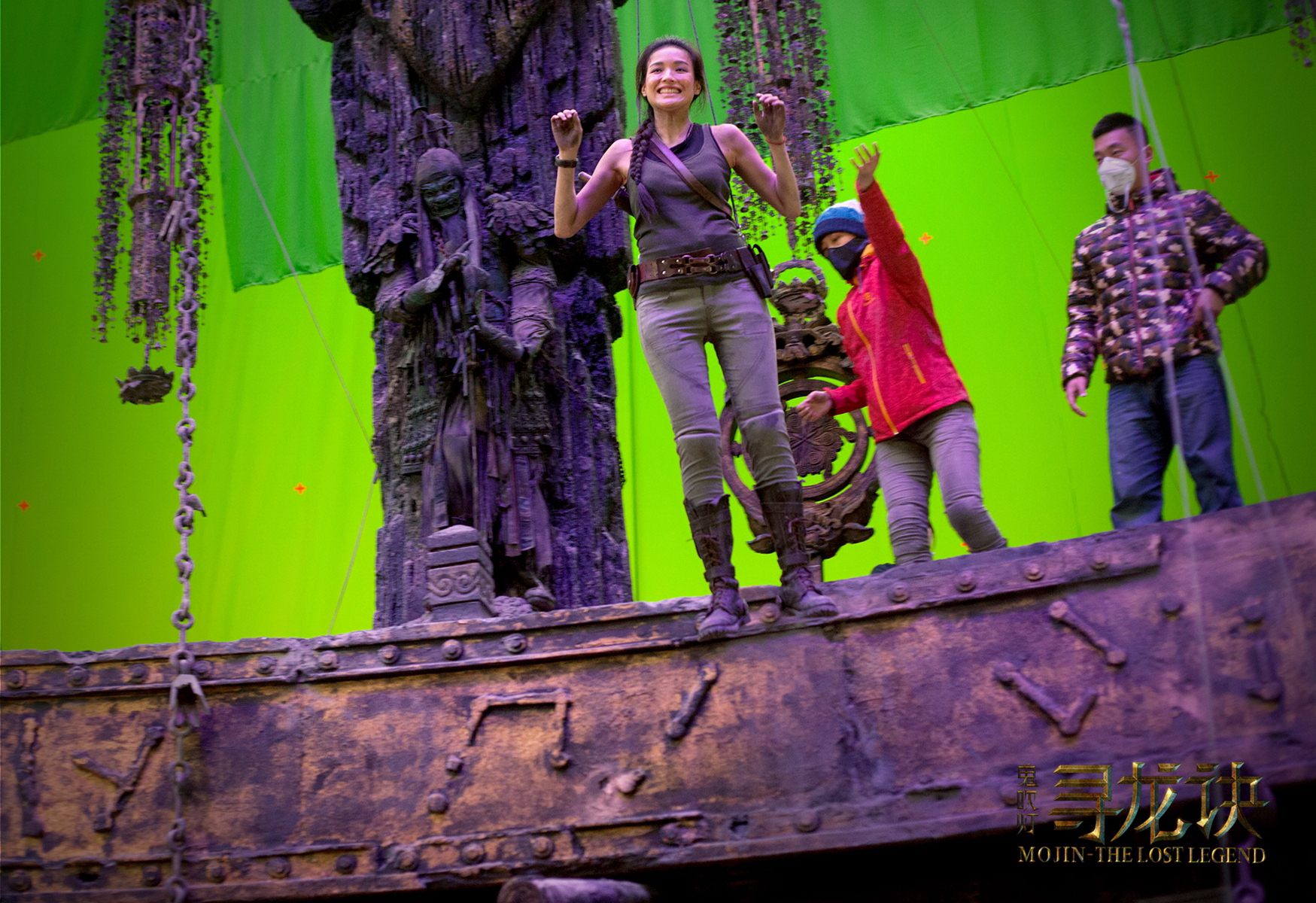 《尋龍訣》中舒淇(中)等人的墓穴闖關戲,因製作因素考量,減縮剩3關。(東方IC)