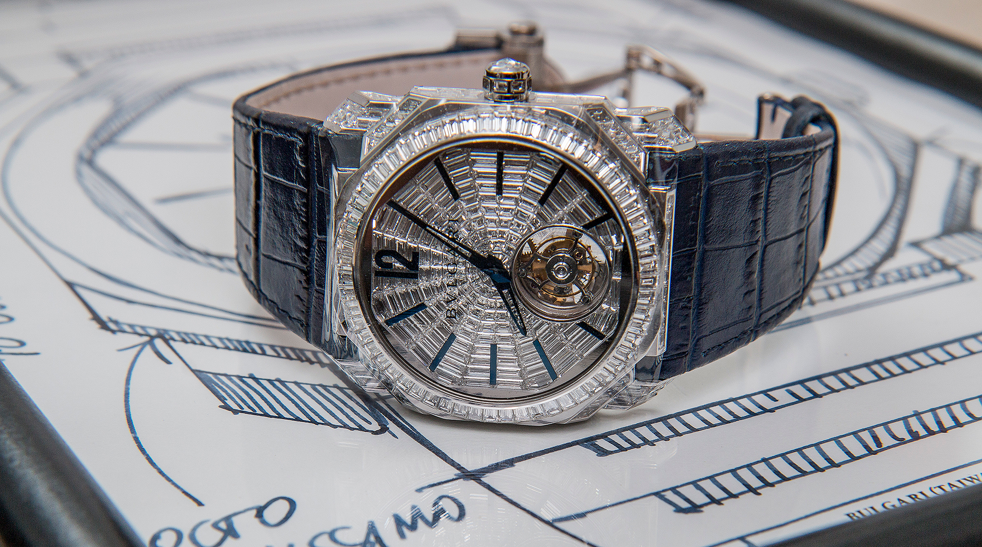 首次來台的BVLGARI Octo 陀飛輪鑽錶,全錶鑲嵌超過300顆鑽石,定價約NT$20,980,000,限量30只,來台展示為限量編號8號。