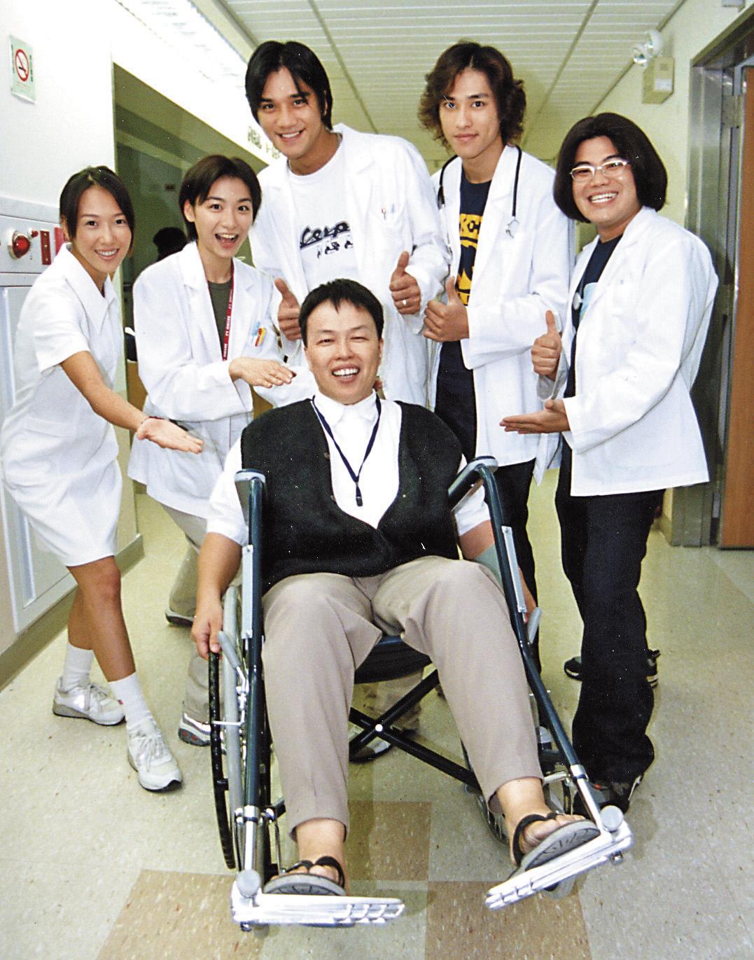 王小棣(中)的《大醫院小醫生》被拿來與《流星花園》《吐司男之吻》相提並論,被譽為台灣第1代偶像劇,那也是台灣第1部職場劇。(稻田提供)