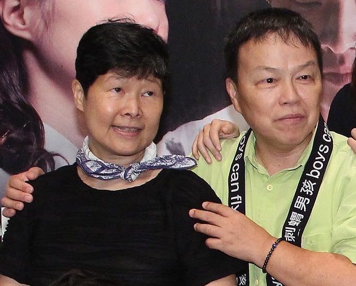 王小棣與黃黎明於《刺蝟男孩》記者會合影,2人自1992年共同成立稻田工作室,作品為共同創作。(東方IC)