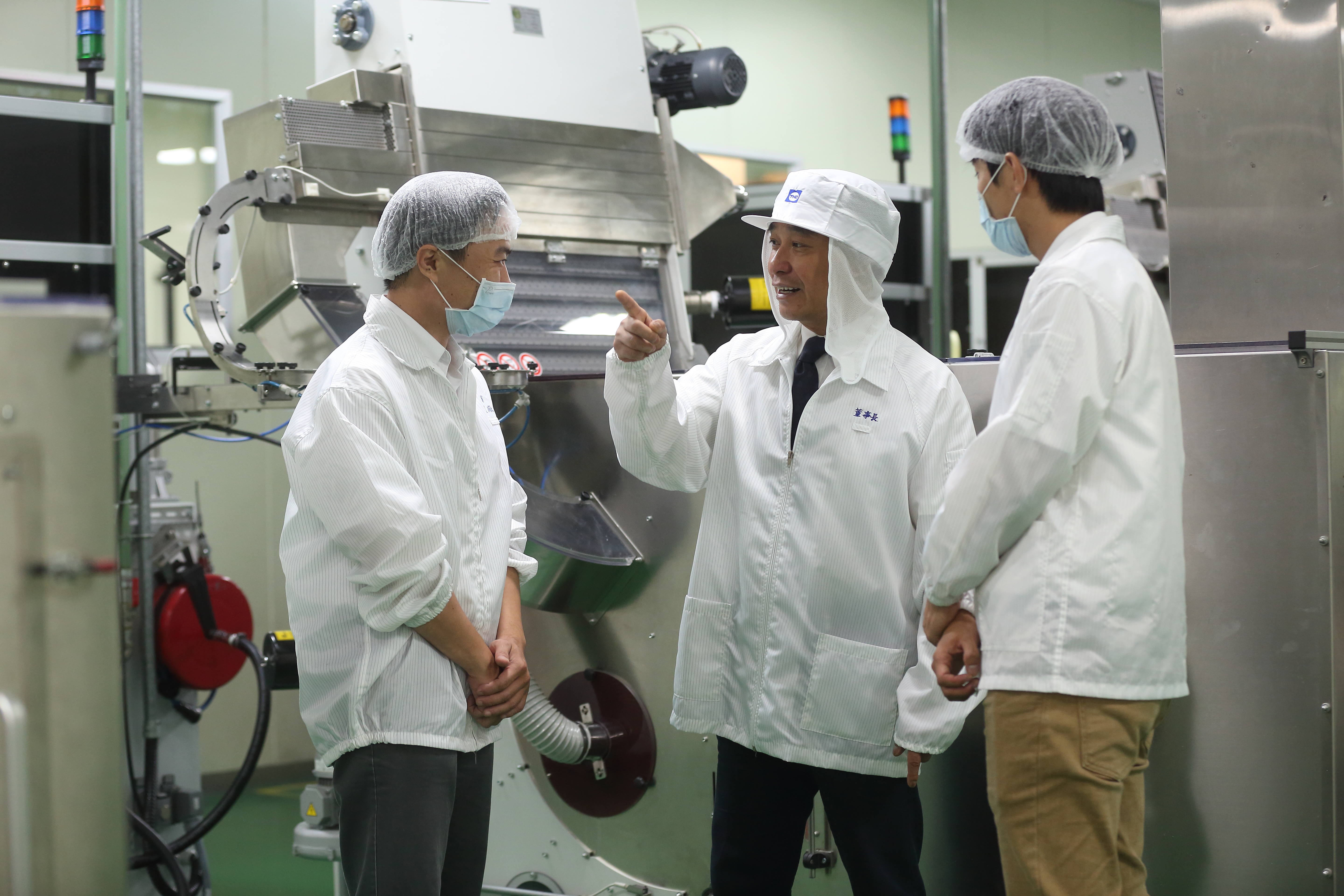 宏全國際董事長戴宏全說，透過垂直整合飲料代工、合作合資，以及廠中廠（In-House）等策略，讓宏全站穩市場腳步。