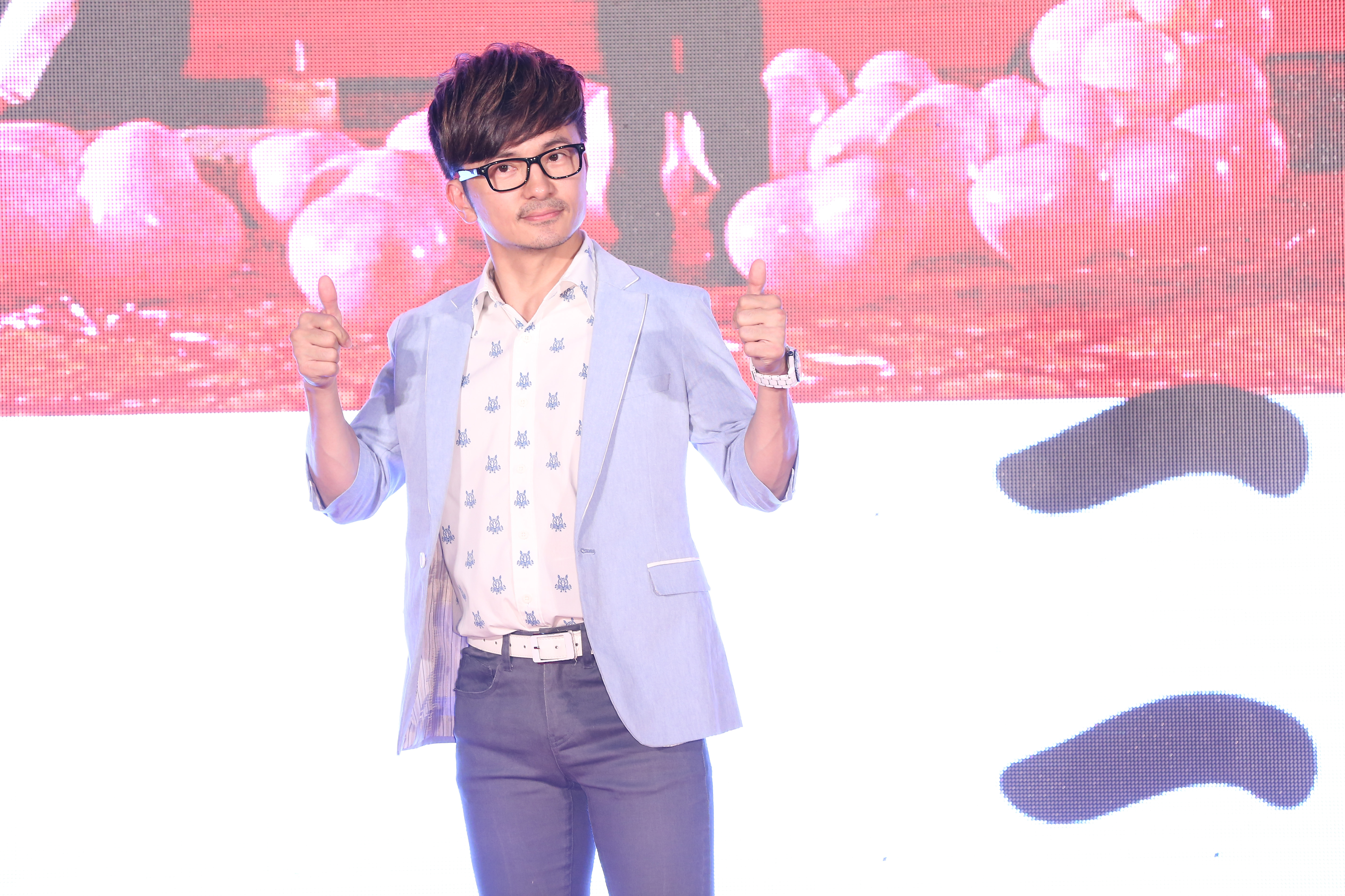 唐從聖9月30日凌晨突然開直播痛哭，並揚言要對徐乃麟提告，事隔2天又說不告。