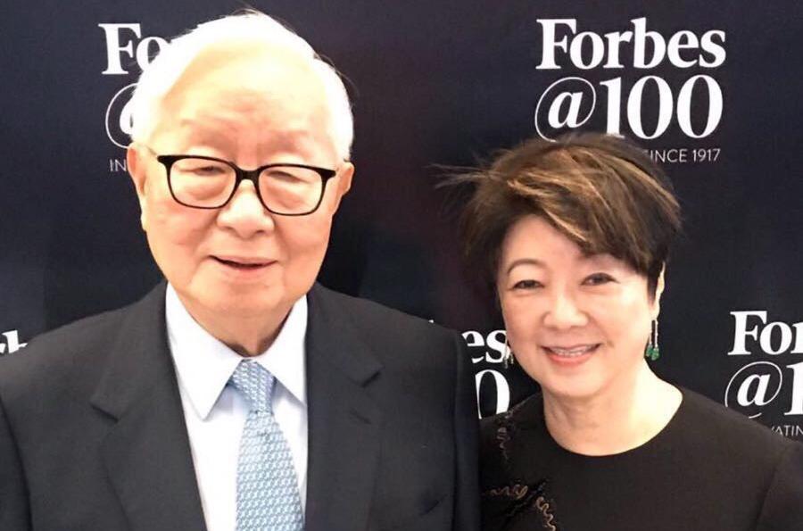 張忠謀(左)接任工研院長,隔年創立了台積電,也開啟了他事業的第二春。(台積電提供)