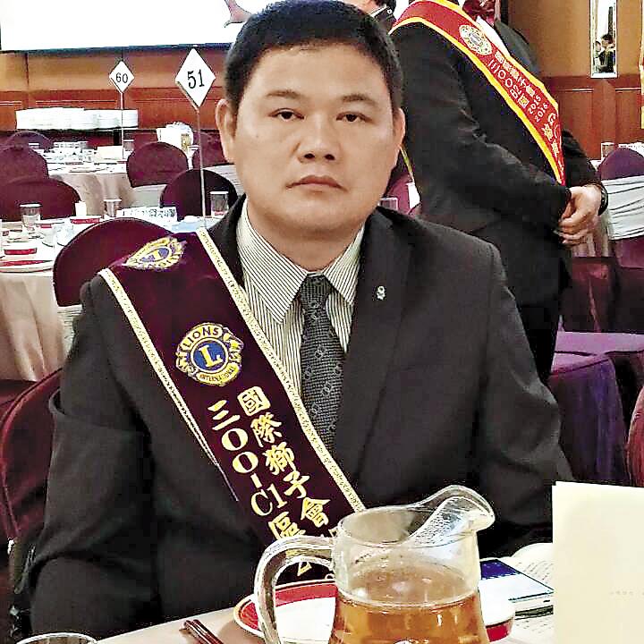 兆基負責人梁俊仁曾被爆賣過期多年的肉品,他竟還聲稱「肉凍再久都能吃」。(翻攝梁俊仁臉書)