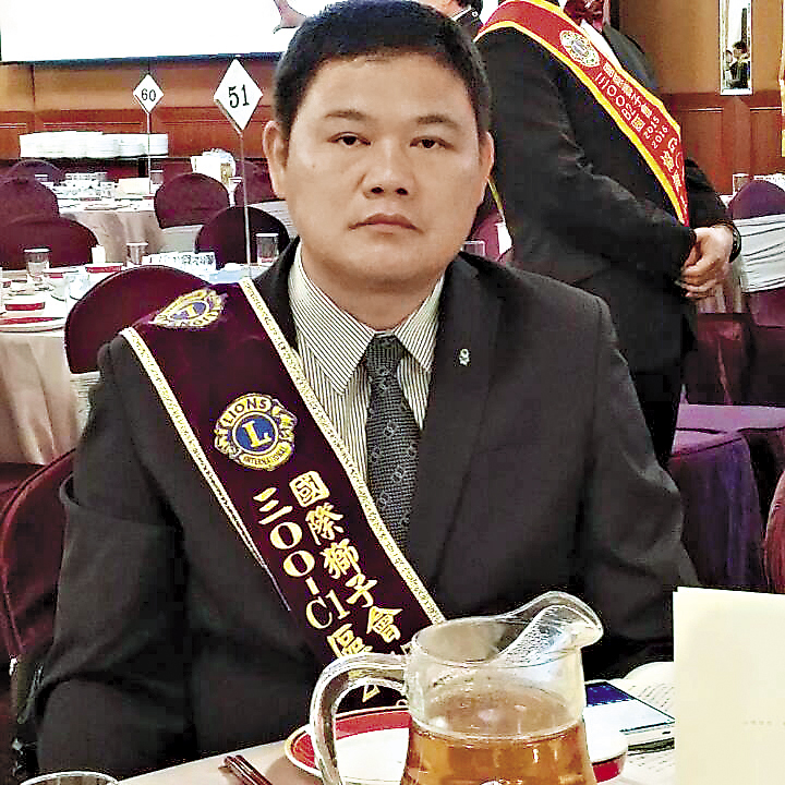 兆基負責人梁俊仁曾被爆賣過期多年的肉品，他竟還聲稱「肉凍再久都能吃」。（翻攝梁俊仁臉書）