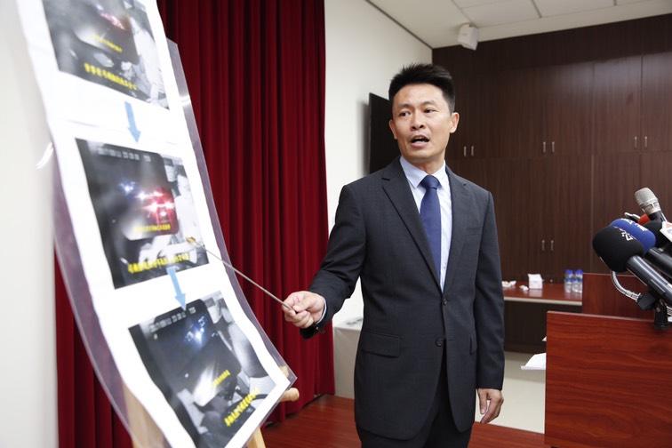 橋頭地檢署襄閱主任檢察官徐泓儒表示,關鍵影像顯示吳姓駕駛確實分心,導致重大意外。