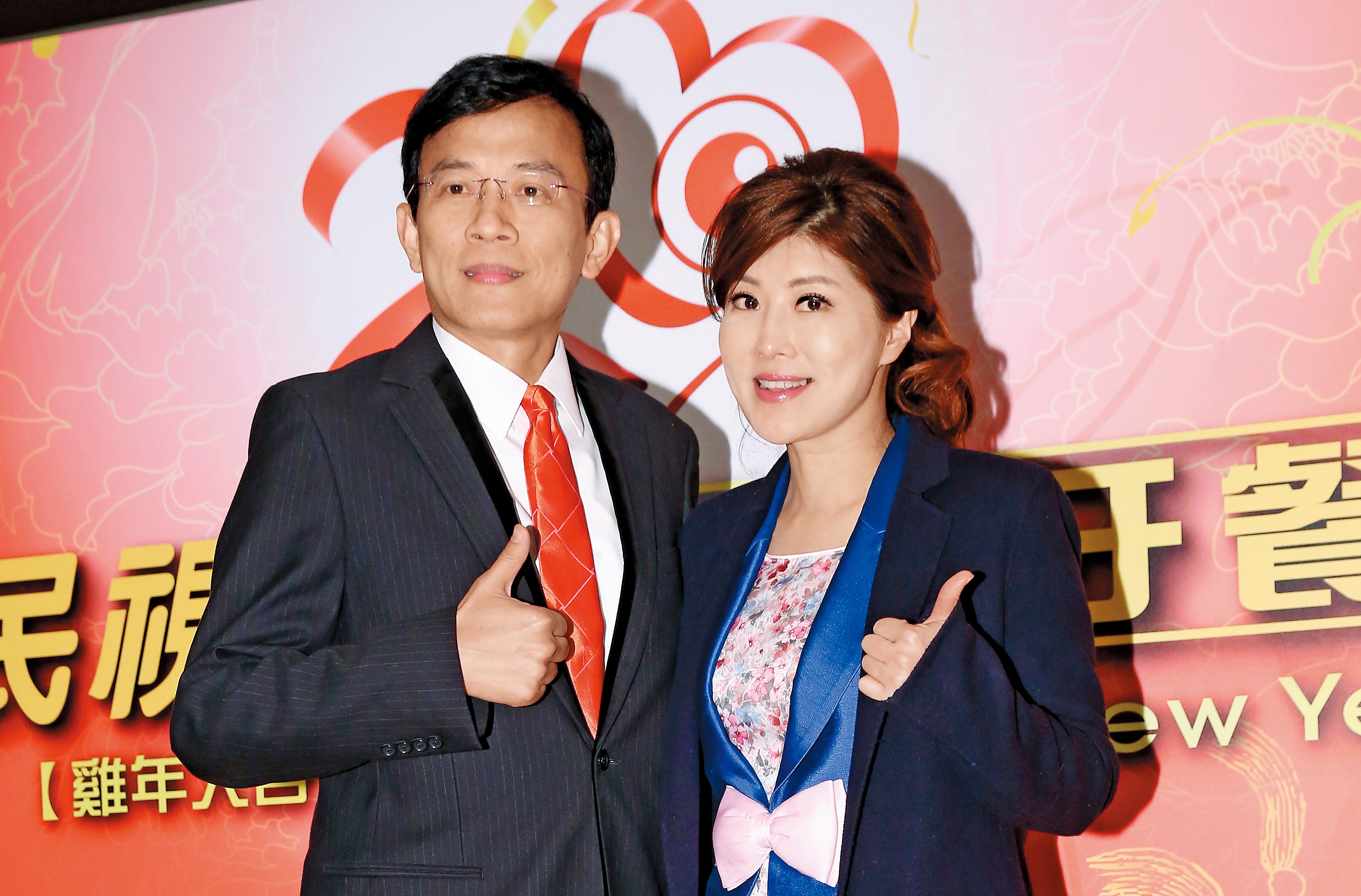 柯文哲自爆曾傳LINE給節目主持人彭文正（左），解釋世大運維安責任並不在他。