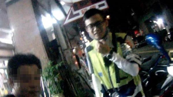 周姓通緝犯跑到掉鞋，還是遭到警方逮捕。（警方提供）