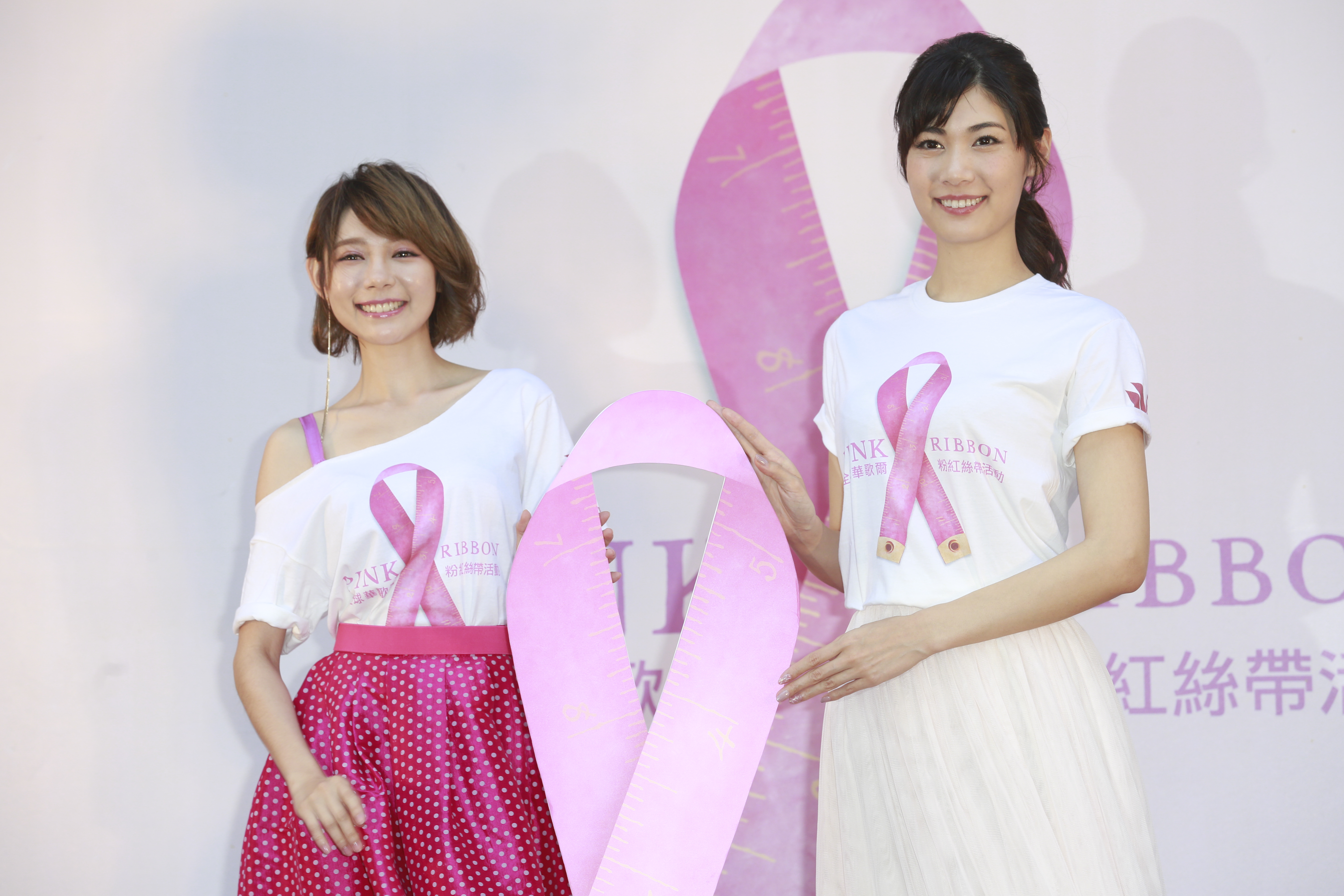 林明禎（左）和加藤侑紀（右）一起出席內衣公益活動。