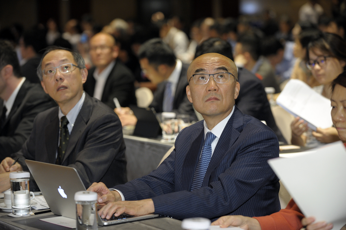 張忠謀認為外資不會拋股，還半開玩笑的說，「搞不好他們還想說（張忠謀）終於走（退休）了，會多買一點。」